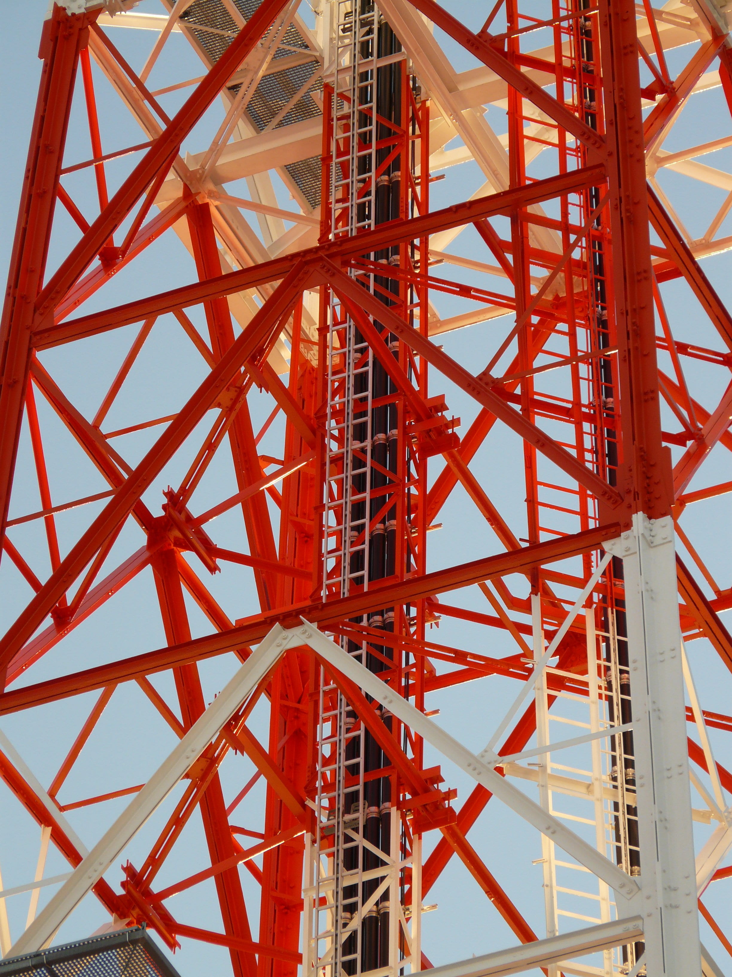 pattern, directly below, built structure, red, development, construction industry, outdoors, white, 2K, low angle view, iron, incomplete, nature, clear sky, Phone HD Wallpaper
