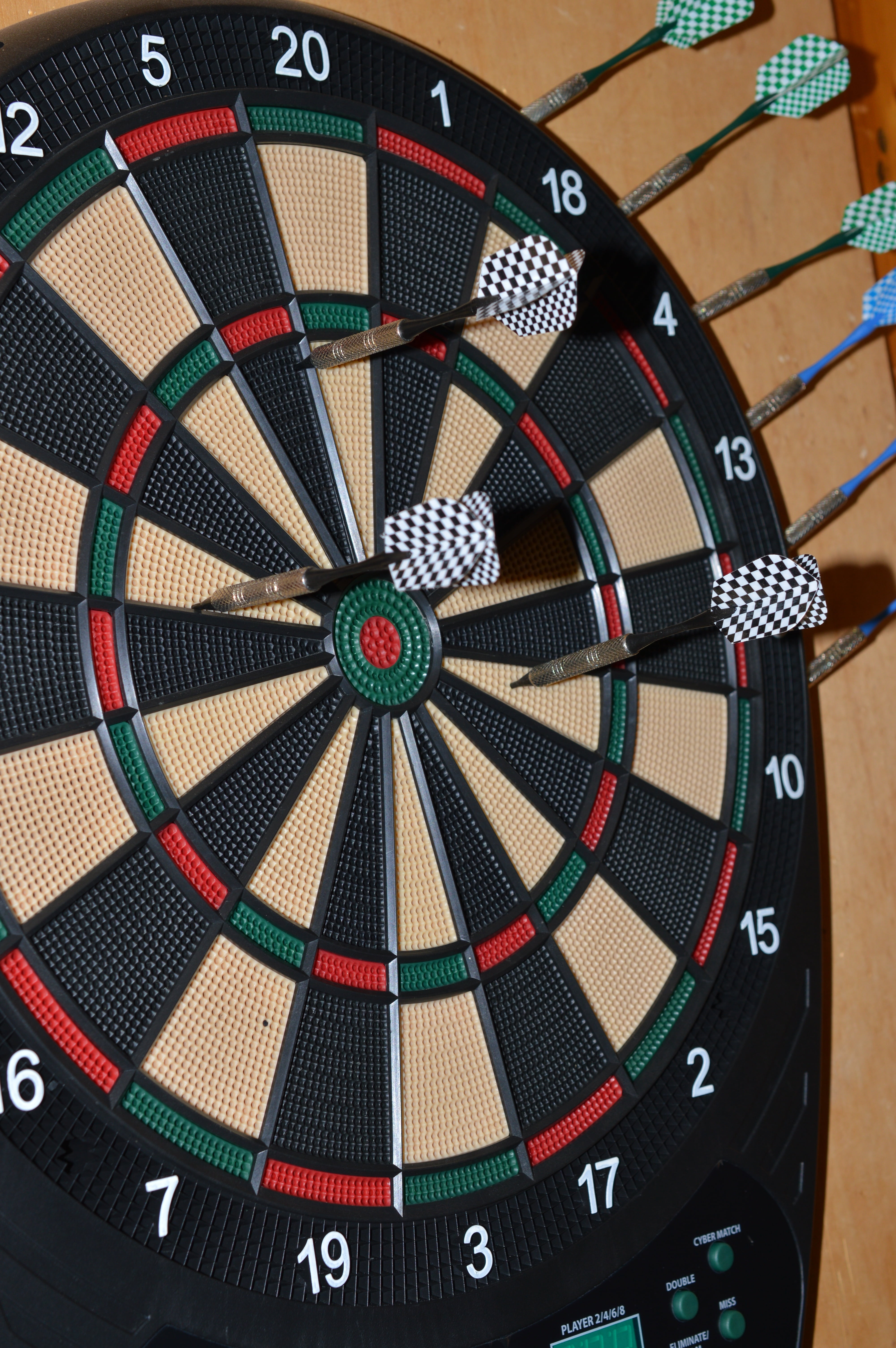 target, pattern, 5K, dart, recreational pursuit, geometric shape, sport, arrows, black color, success, achievement, skill, shape, leisure activity, circle, Phone HD Wallpaper