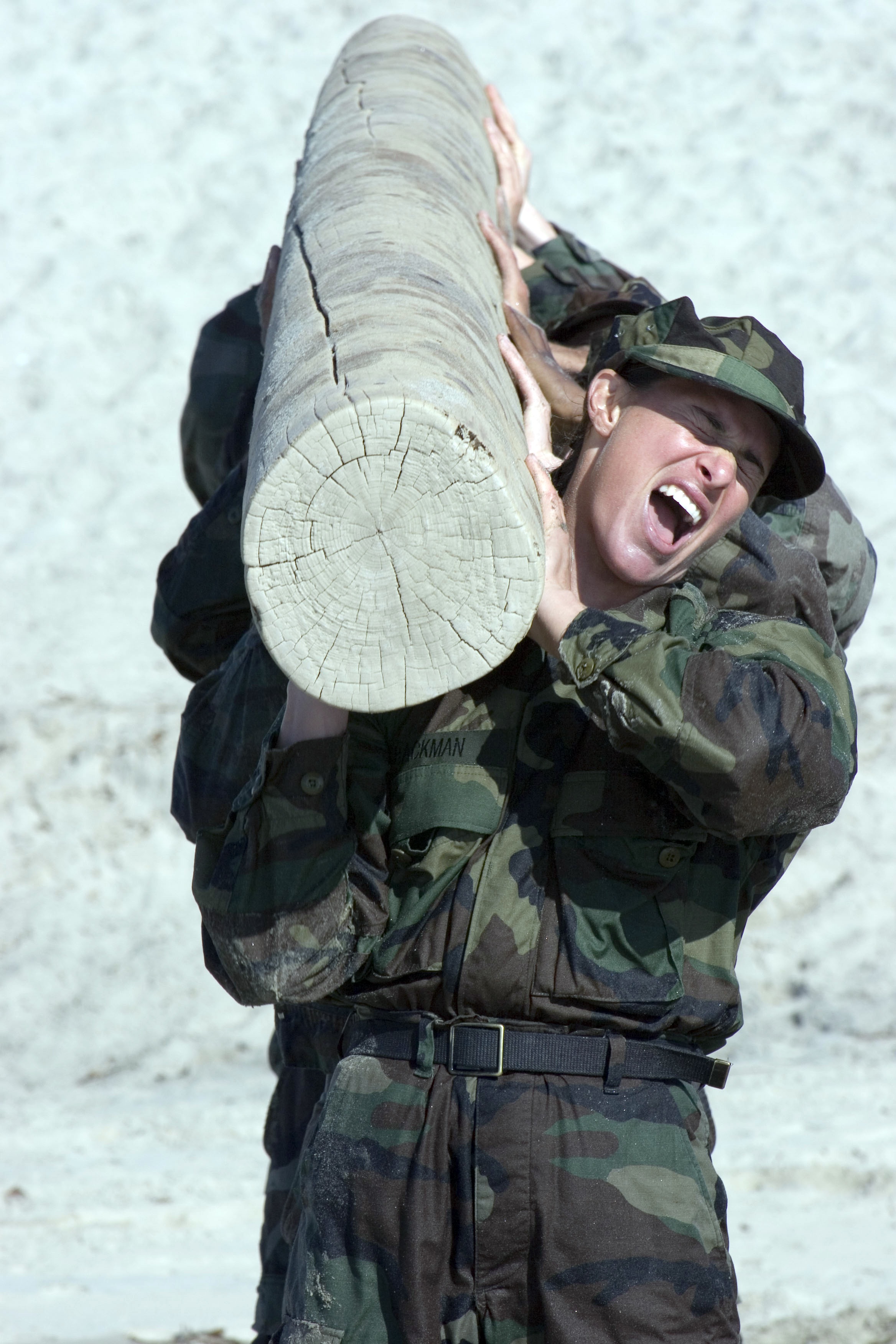 portrait, log, outdoors, teamwork, training, unit, lifestyles, men, standing, land, mission, endurance, fitness, government, strength, clothing, males, Phone HD Wallpaper