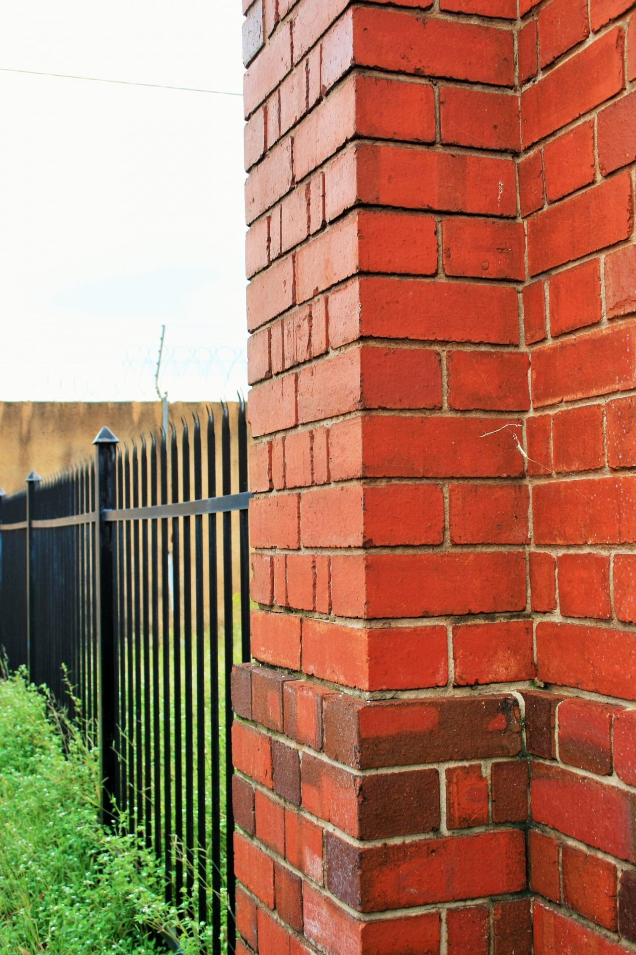 day, brick wall, pattern, exterior, stonewall, outdoors, Fence, stonework, Brick, building exterior, architecture, wall - building feature, surface, in a row, Phone HD Wallpaper