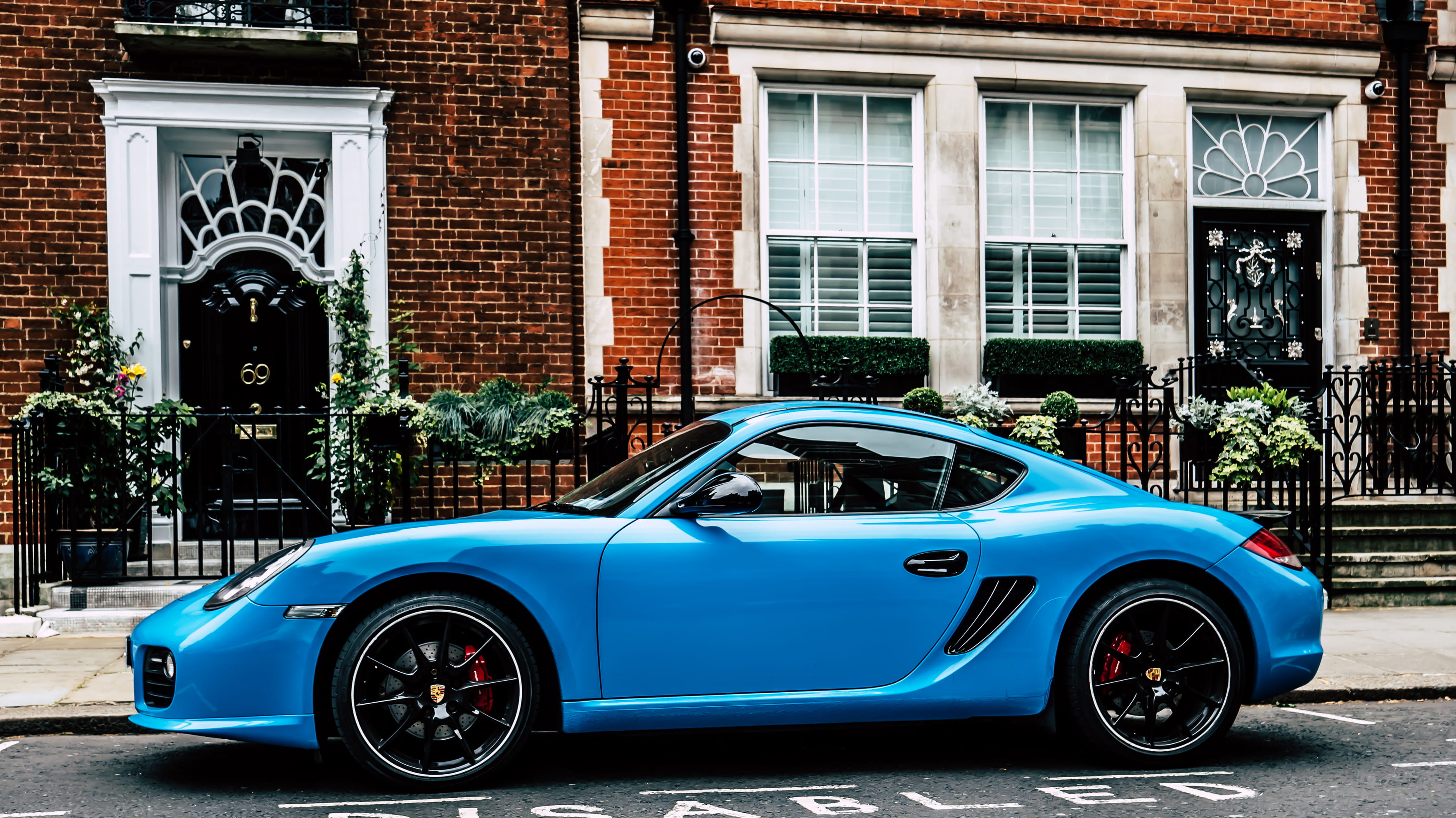 parked car, design, porsche, wheel, retro styled, day, 2K, style, drive, building, street, transportation, land vehicle, transportation system, no people, HD Wallpaper