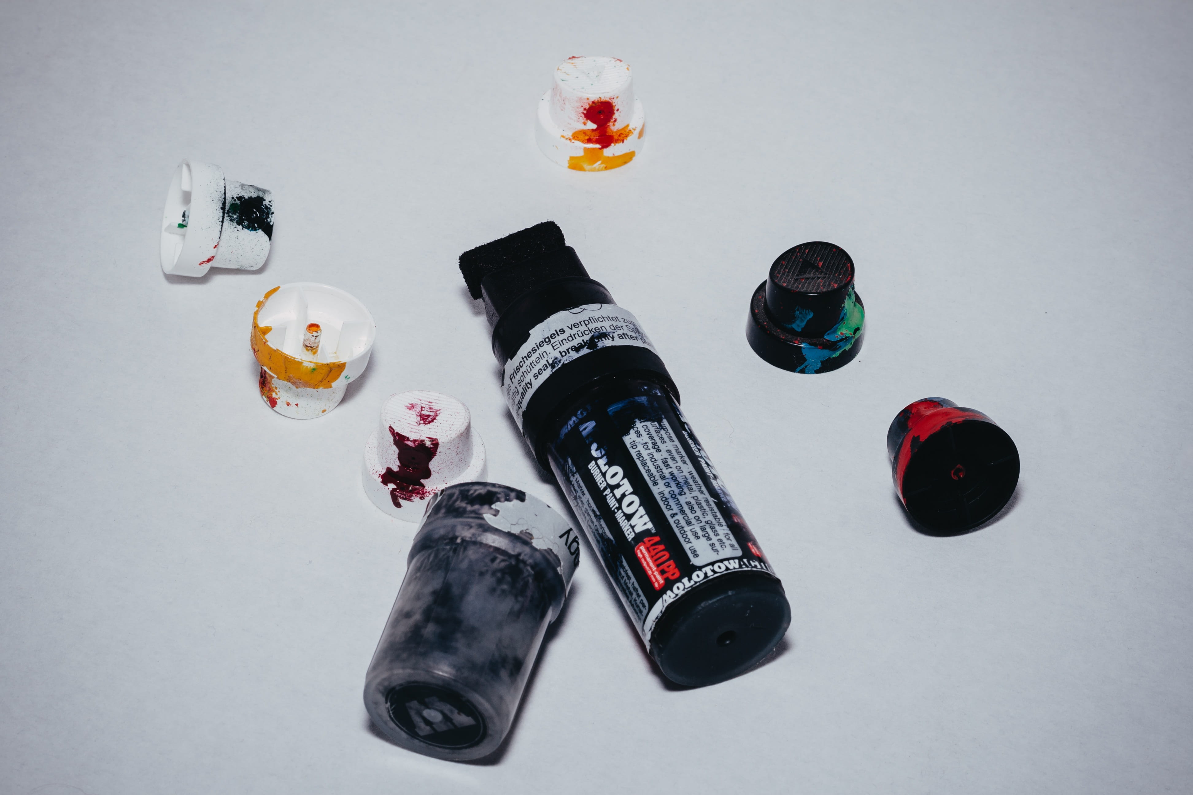 white background, food and drink, green, Caps, dose, pill, spray cap, pen, hip hop, creative, yellow, spray heads, color, still life, food, close-up, colorful, HD Wallpaper