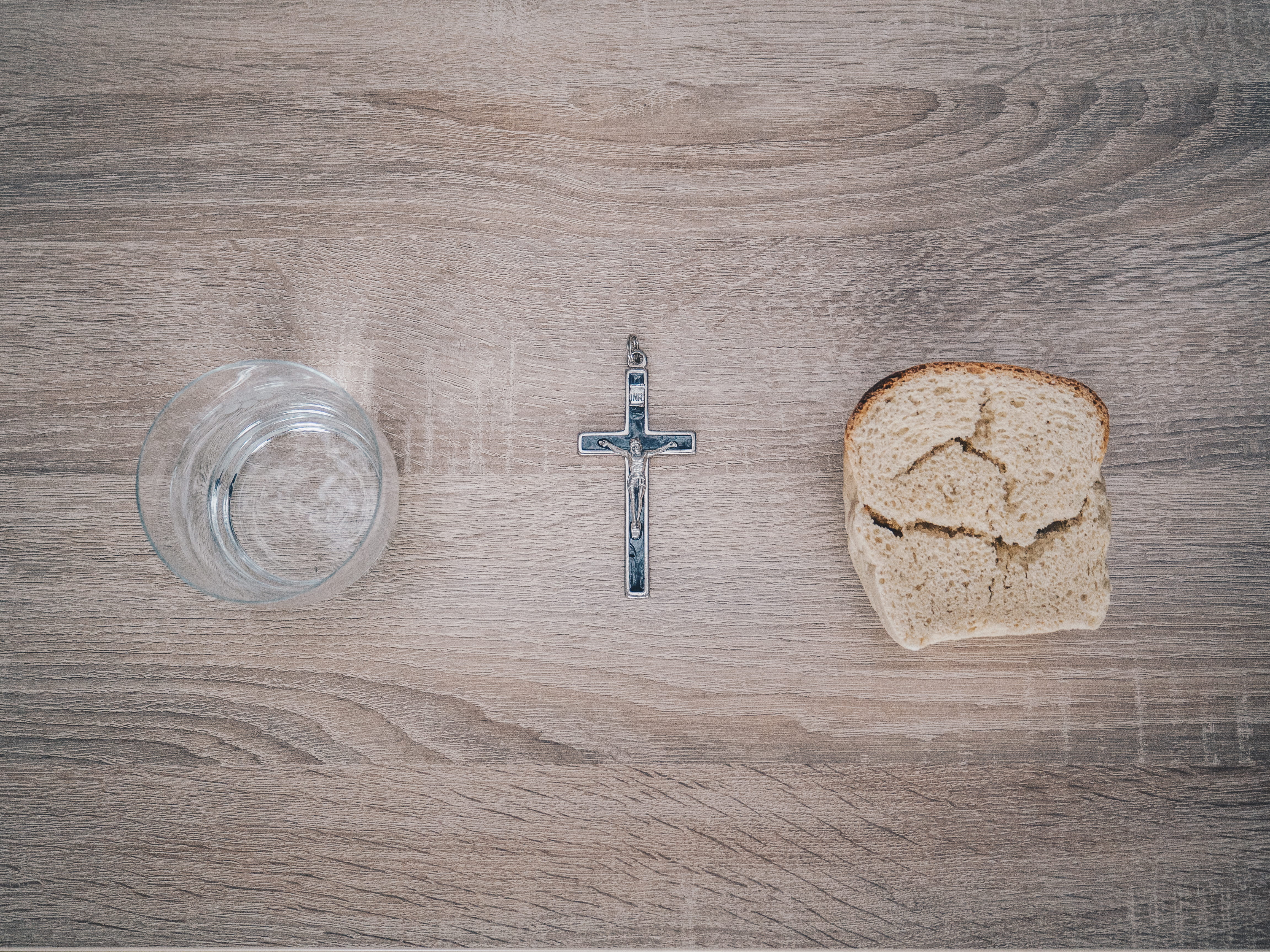 simplicity, still life, baked, high angle view, 4K, closeup, wood - material, close-up, bread, brown, clear, food and drink, household equipment, cookie, HD Wallpaper