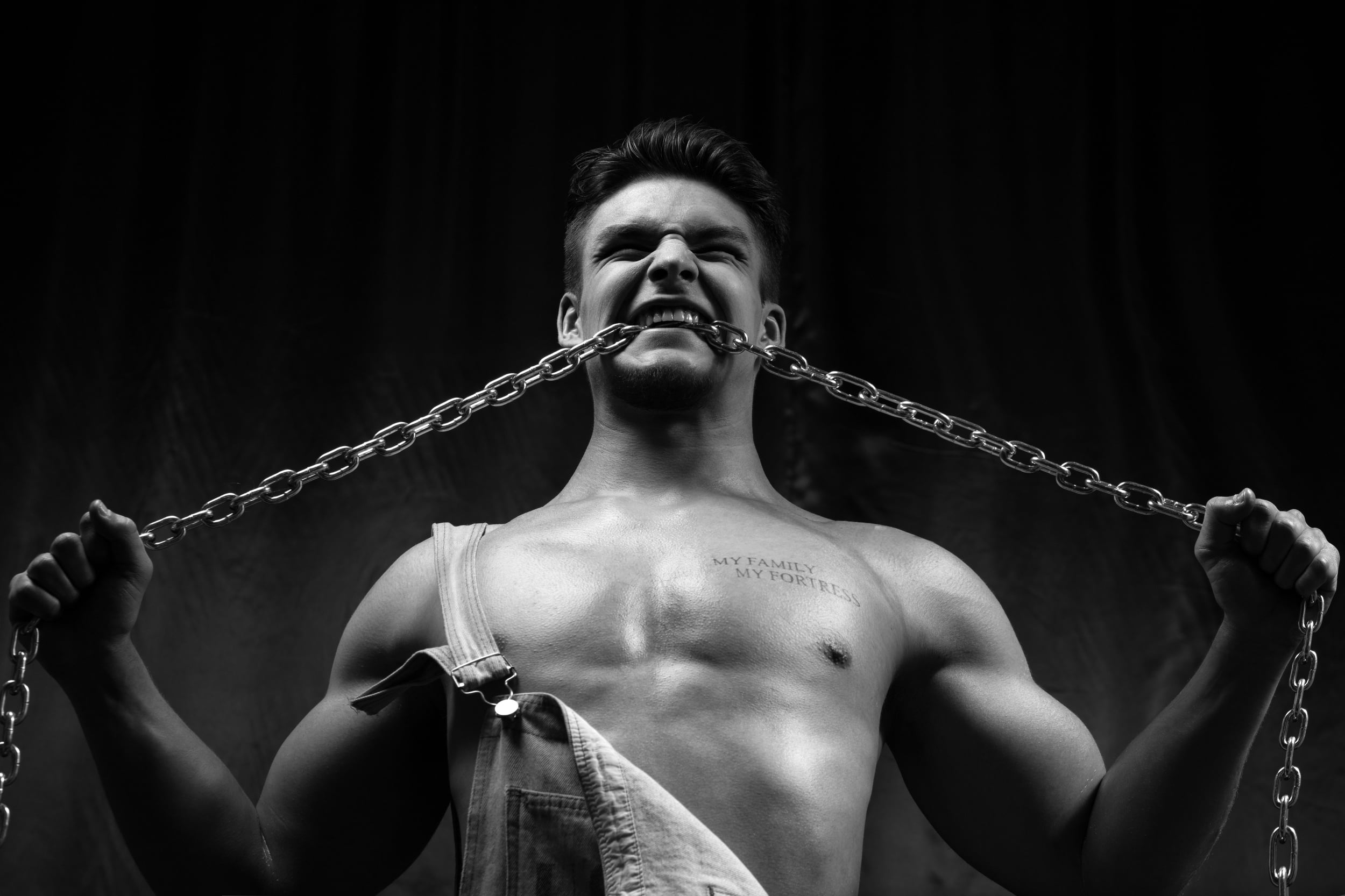 by Алексей Лозгачёв, strongman, guy, black and white, background, Женя Бердюгин, 1080P, chain, monochrome, HD Wallpaper