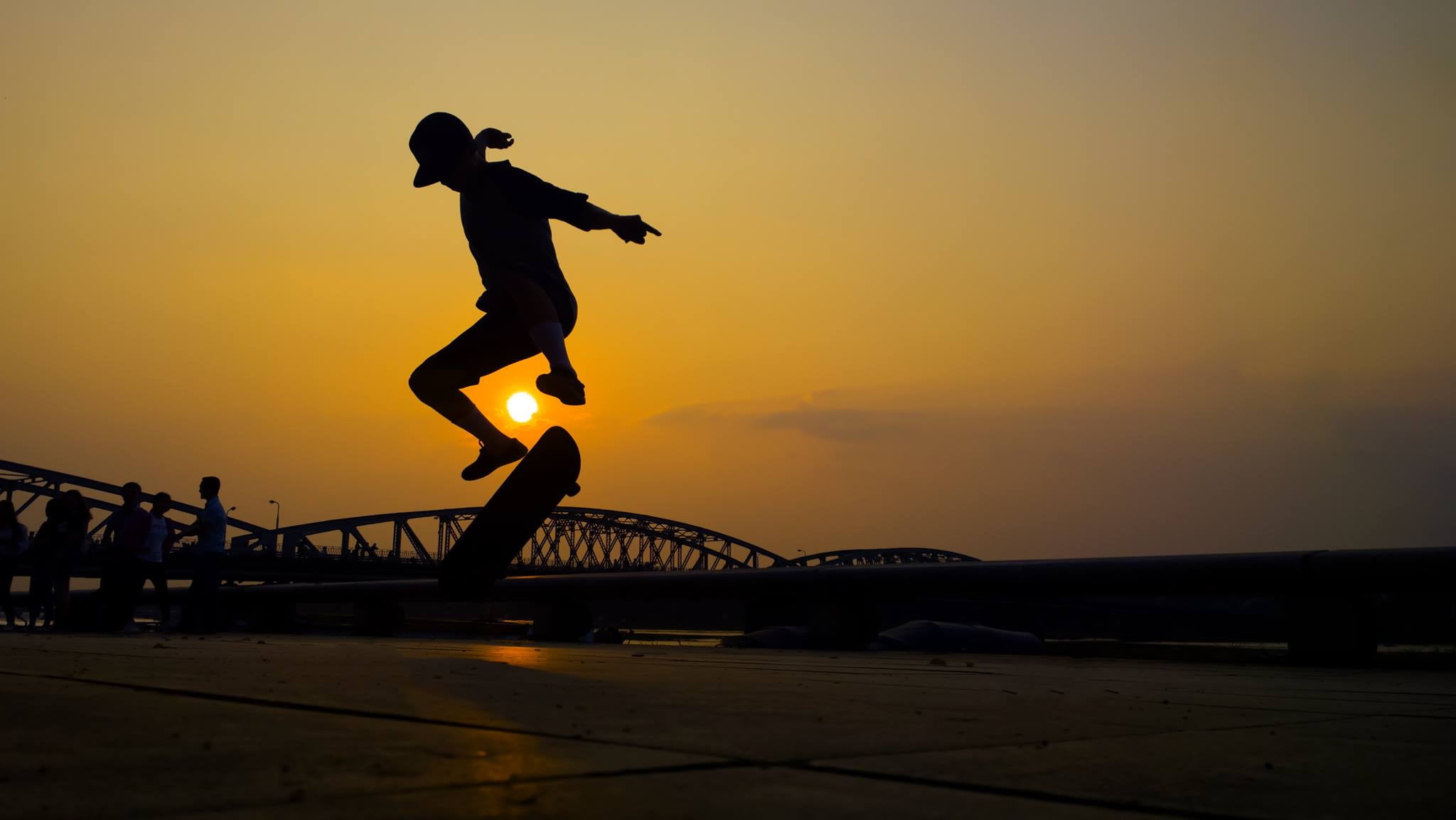 leisure activity, effort, people, youth, outdoors, nature, side view, jogging, one person, activity, golden, skating, photo, mid-air, skateboard, urban, HD Wallpaper