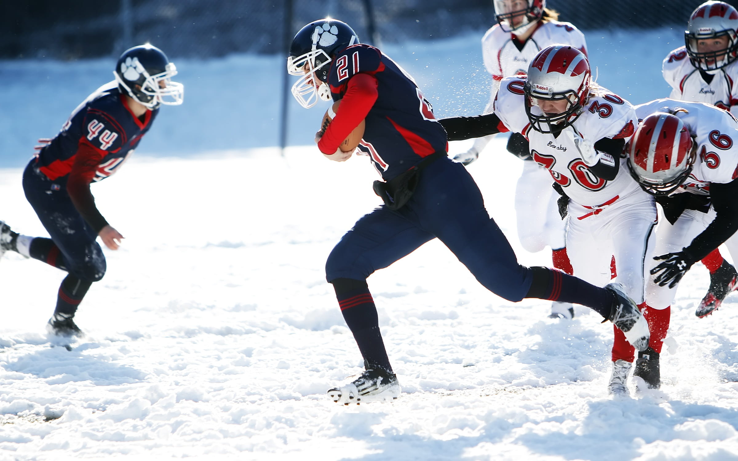 sports And Fitness, football player, high school football, running back, canada, action, cold temperature, playing, American Football, 1080P, day, ice, HD Wallpaper