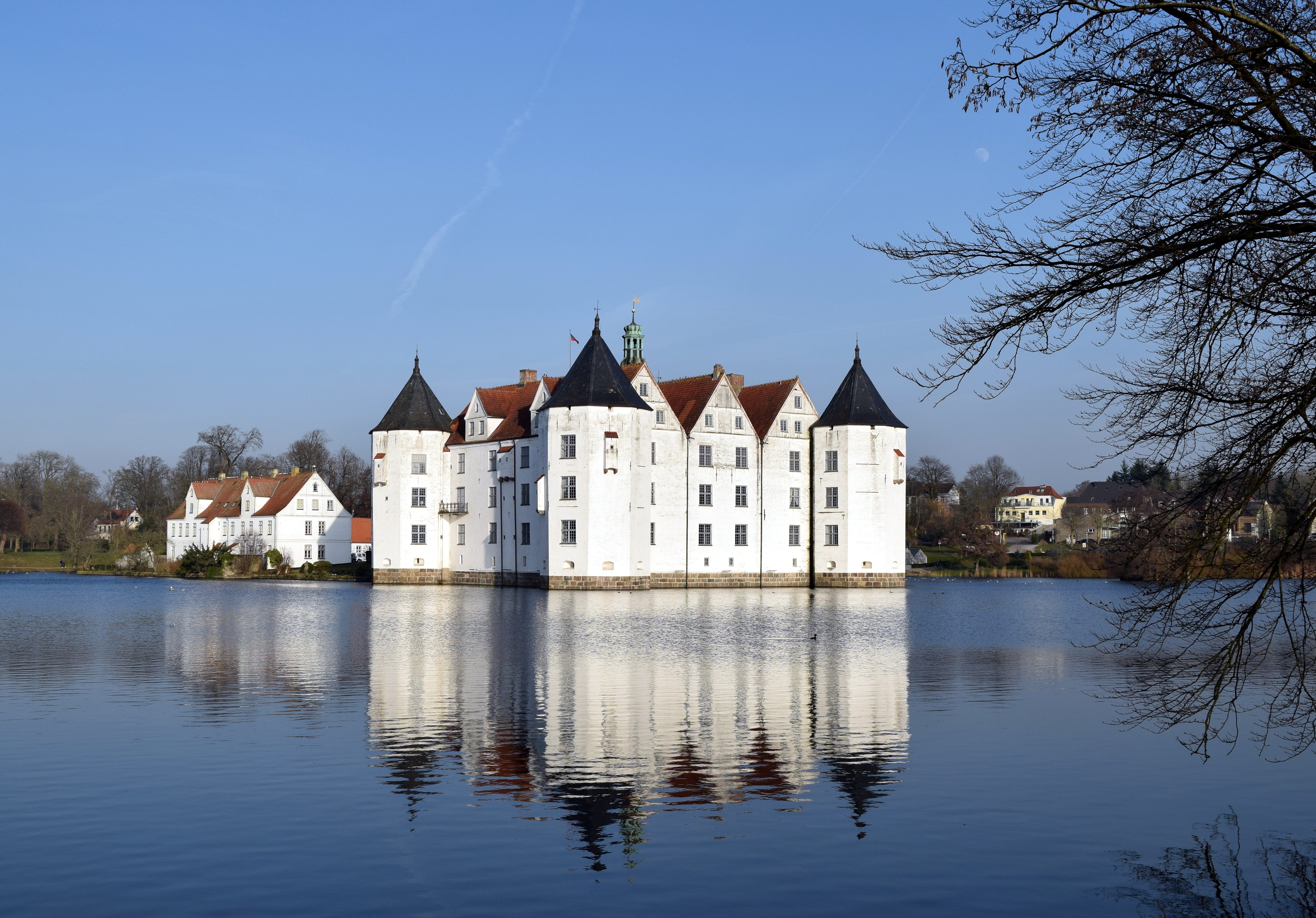 day, historically, 5K, city, reflection, building, places of interest, nature, waterfront, row house, mirroring, building exterior, built structure, outdoors, HD Wallpaper