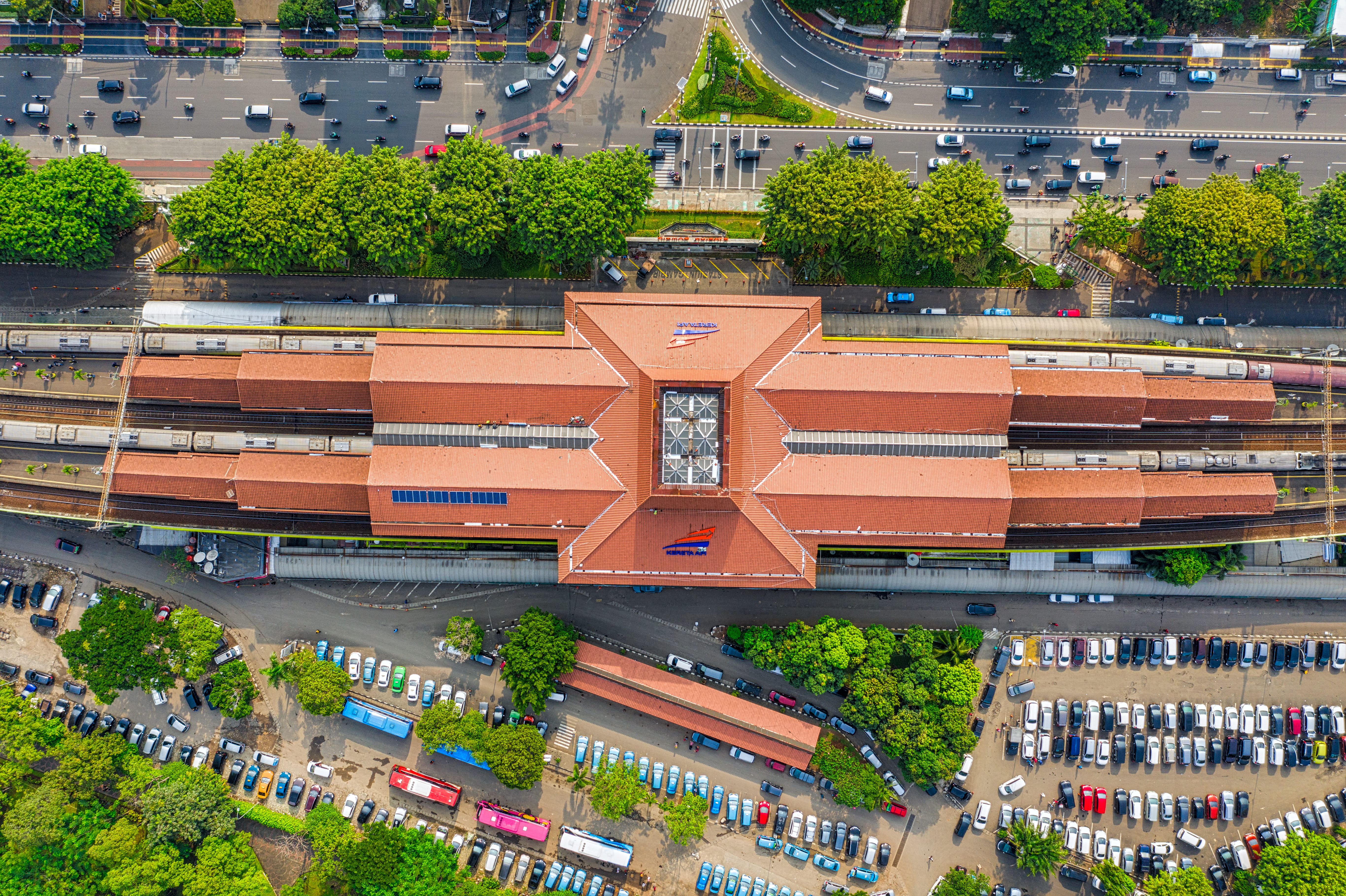 railway station, plant, streets, high angle view, daylight, transportation, large group of people, green, trees, roofs, tree, scenery, drone shot, street, HD Wallpaper