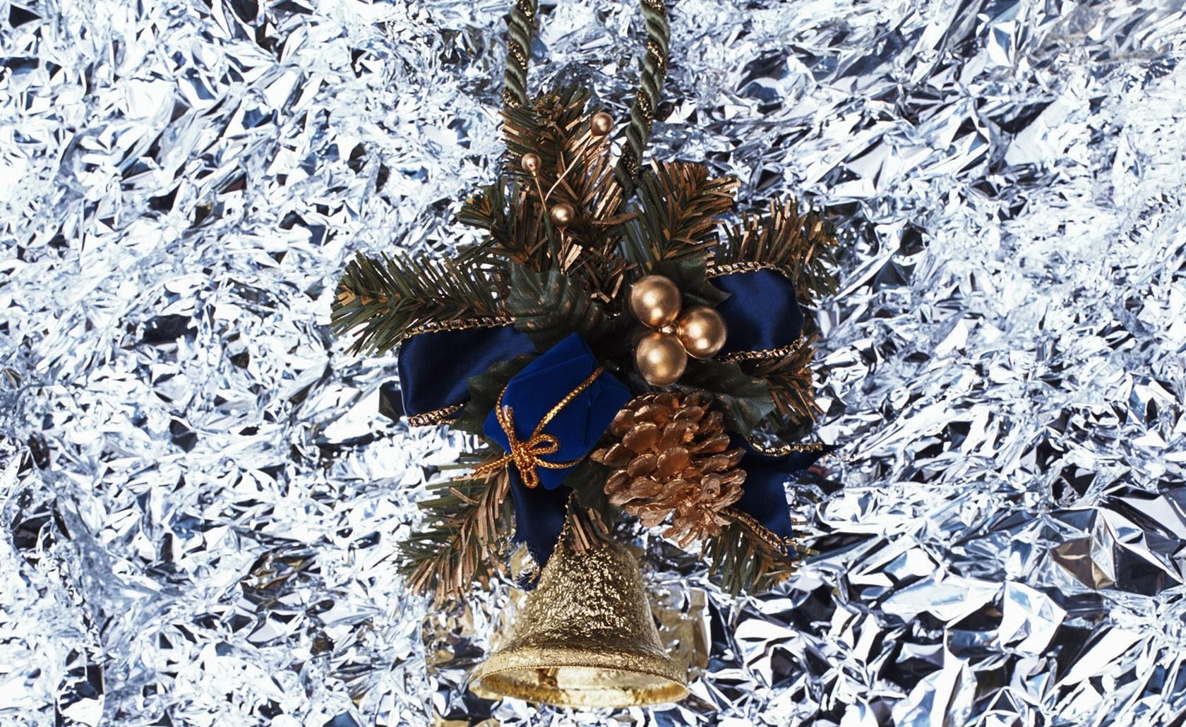 day, winter, pine Cone, decoration, 720P, decorating, sculpture, christmas, tinsel, close-up, male likeness, pine Tree, december, holiday, needles, year, HD Wallpaper