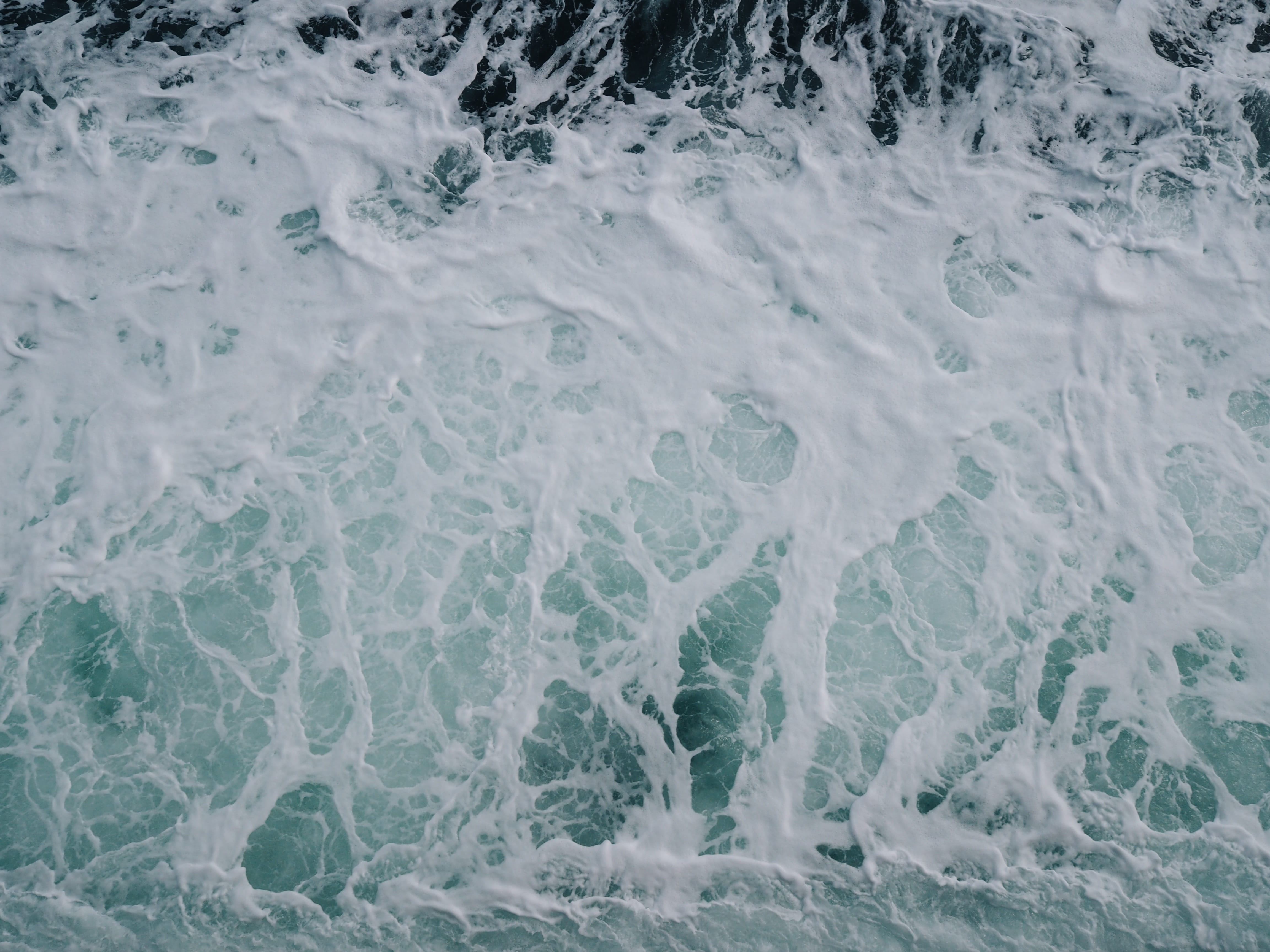 day, full frame, sea, aquatic sport, beauty in nature, ocean, wave, waterfront, sport, rippled, 4K, abstract, tranquility, foams, motion, water, gray, HD Wallpaper
