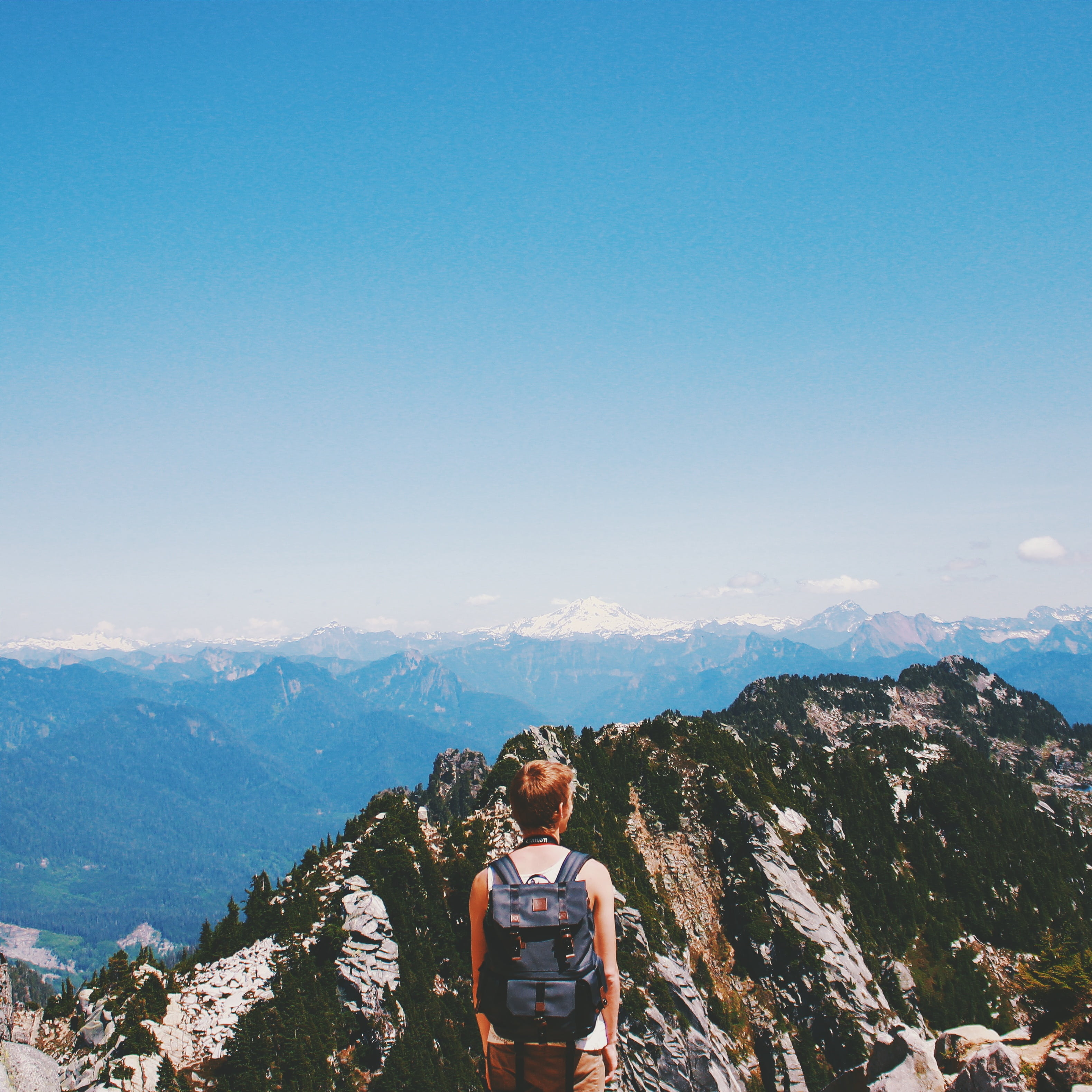 sky, standing, landscape, peaks, backpack, summer, mountain range, woman, people, cliff, sunshine, adventure, casual clothing, adult, man, real people, Phone HD Wallpaper