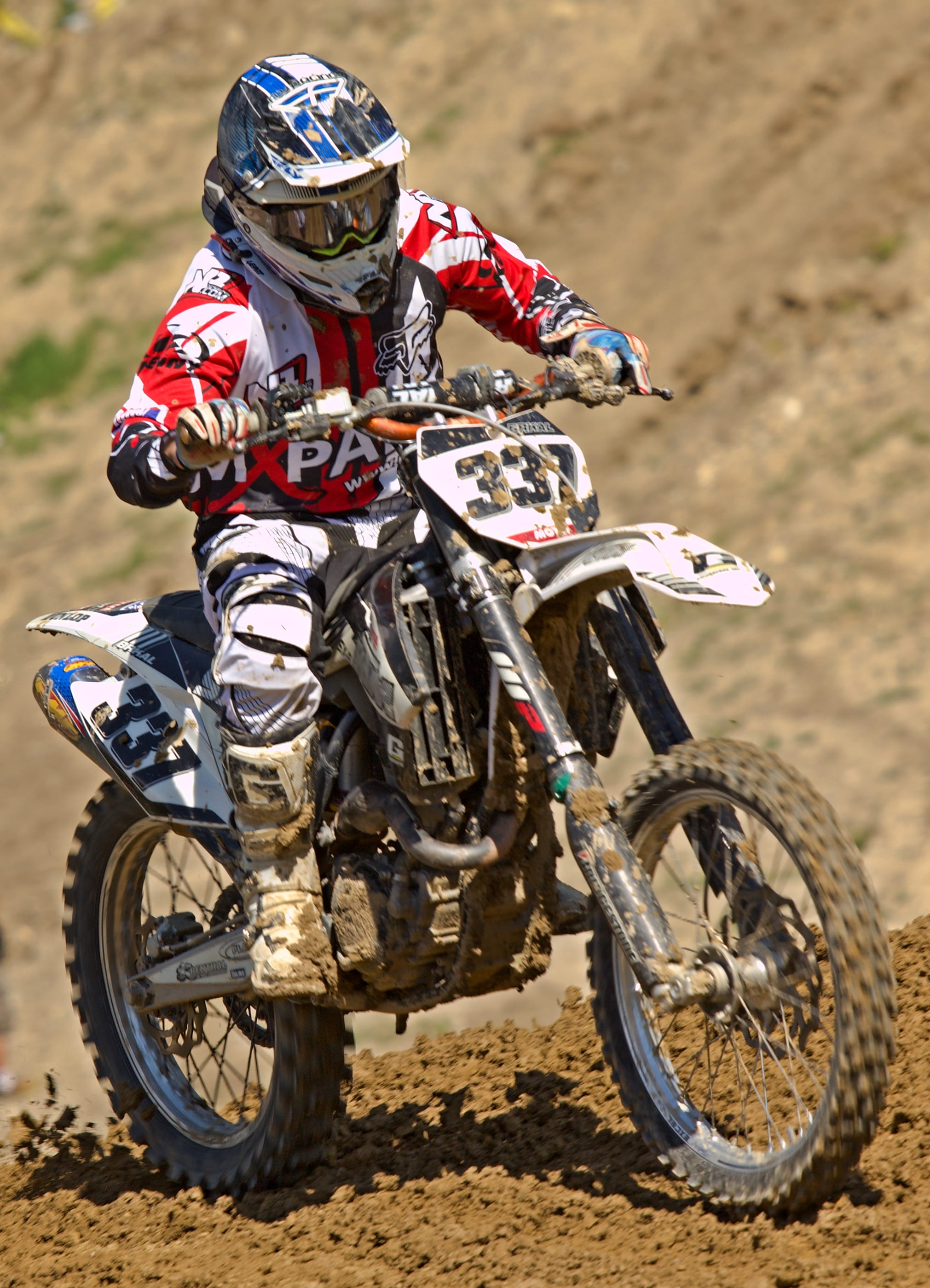 moto racing, road, helmet, real people, dirt bike, biker, one person, motorbike, lifestyles, transportation, sport, mode of transportation, race, vehicle, Phone HD Wallpaper