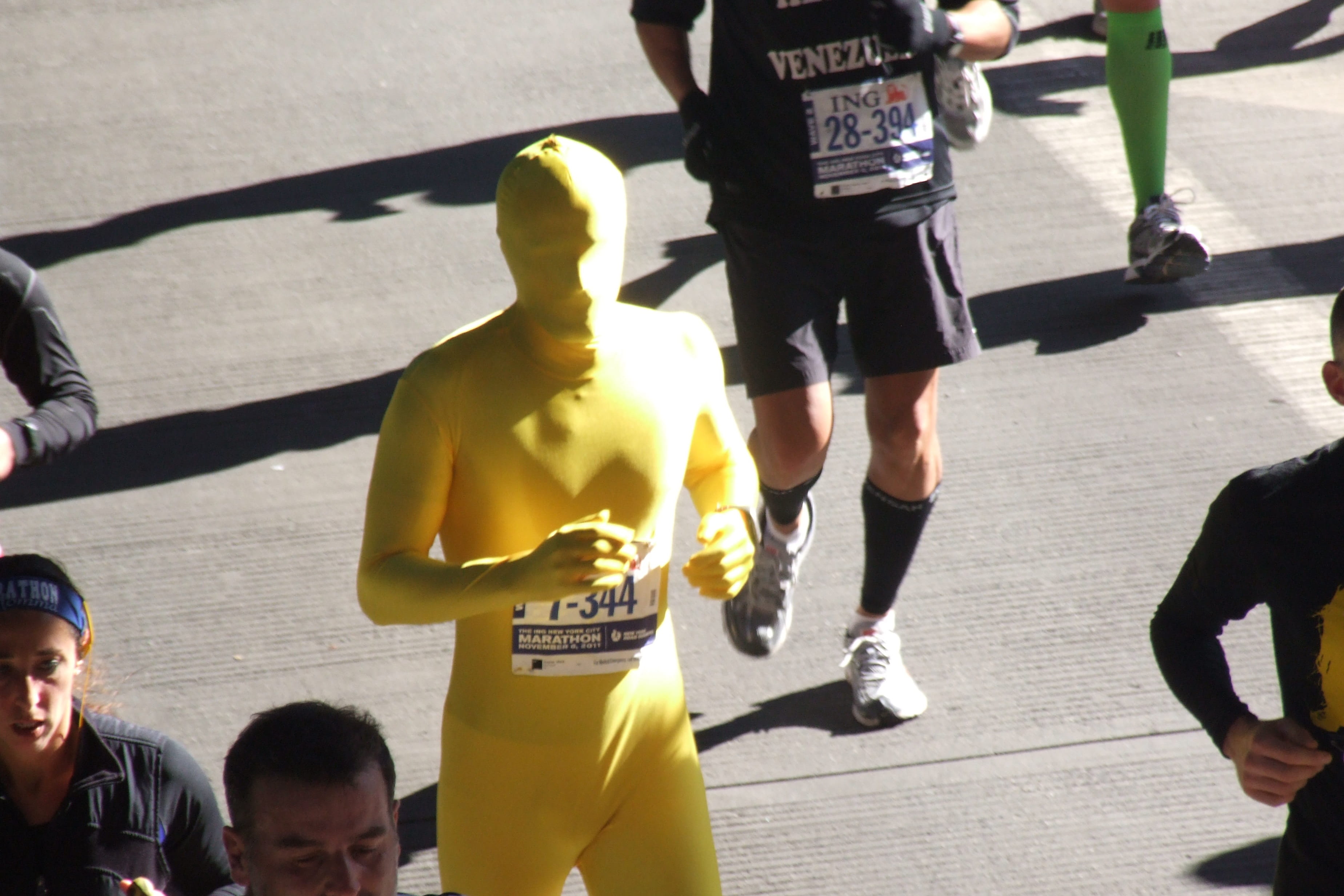 clothing, low section, people, new york, yellow, marathon, high angle view, number, running, shadow, real people, sunlight, street, outdoors, road, city, HD Wallpaper
