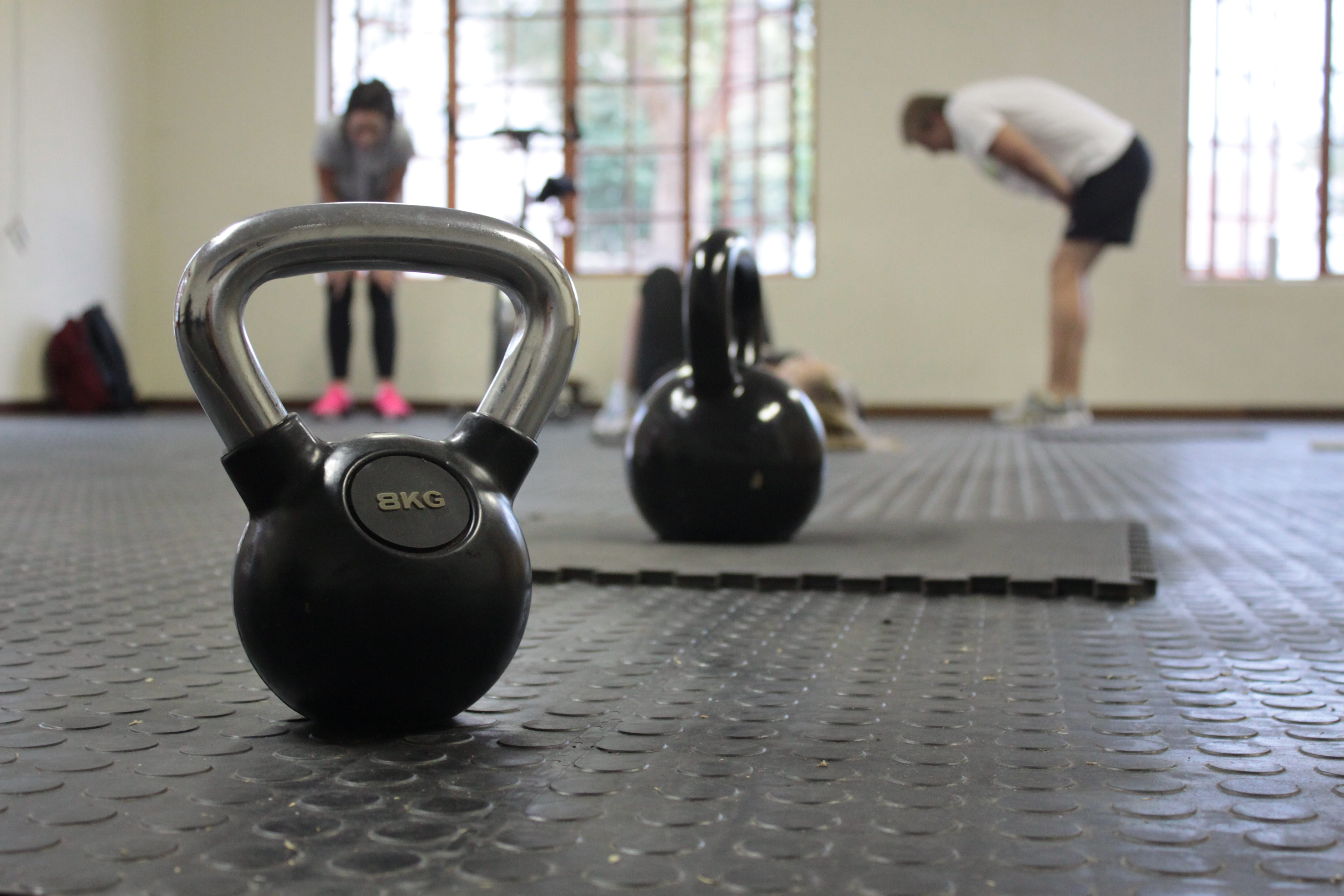 kettle bell, lifestyles, exercise, metal, kettle, weight training, people, fitness, bell, men, full length, weights, healthy lifestyle, exercising, focus on foreground, HD Wallpaper