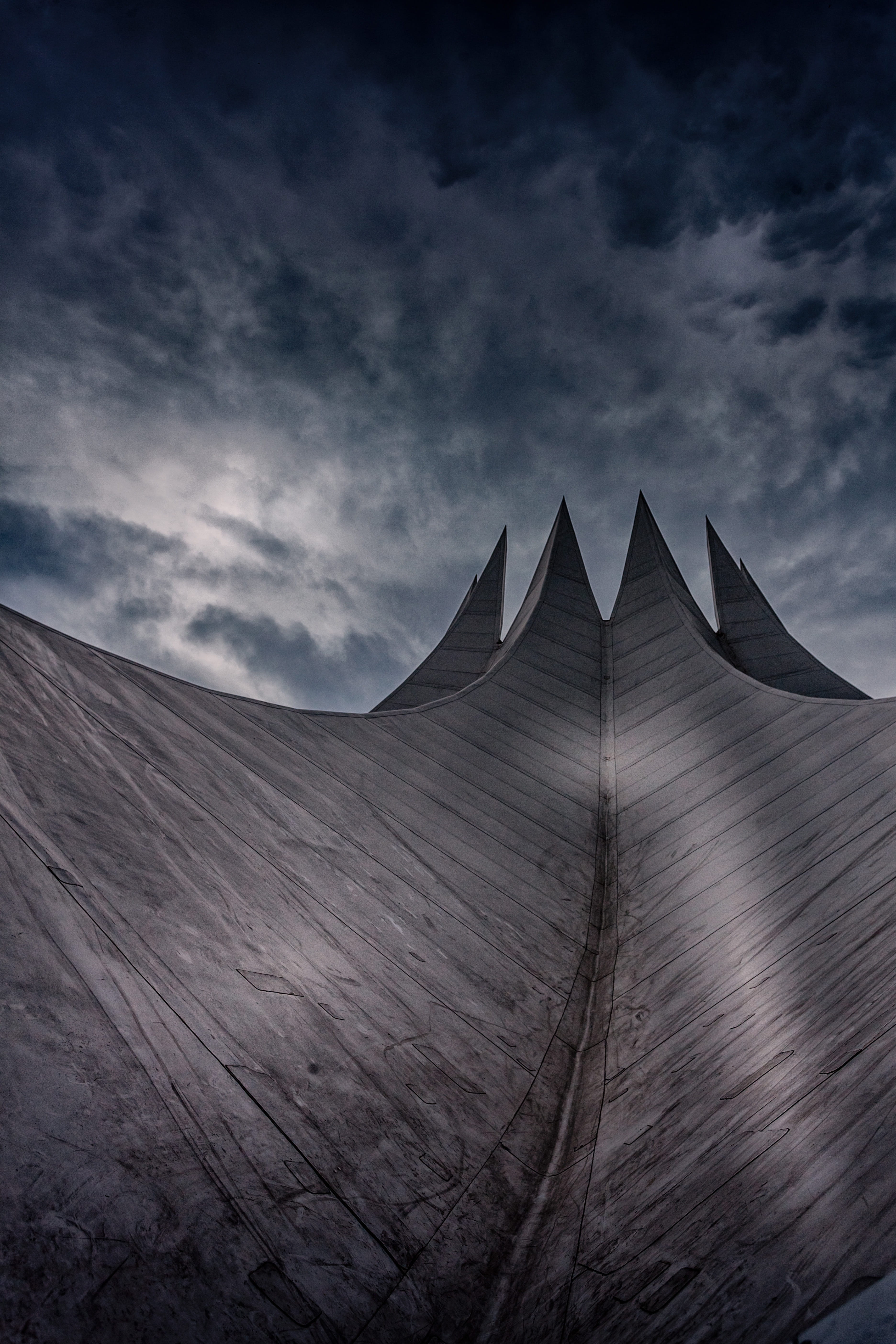 shape, tempodrom, no people, 5K, silhouette, ominous, tempodrom betriebsgesellschaft mbh and co. kg, built structure, day, environment, cloud - sky, wood - material, Phone HD Wallpaper
