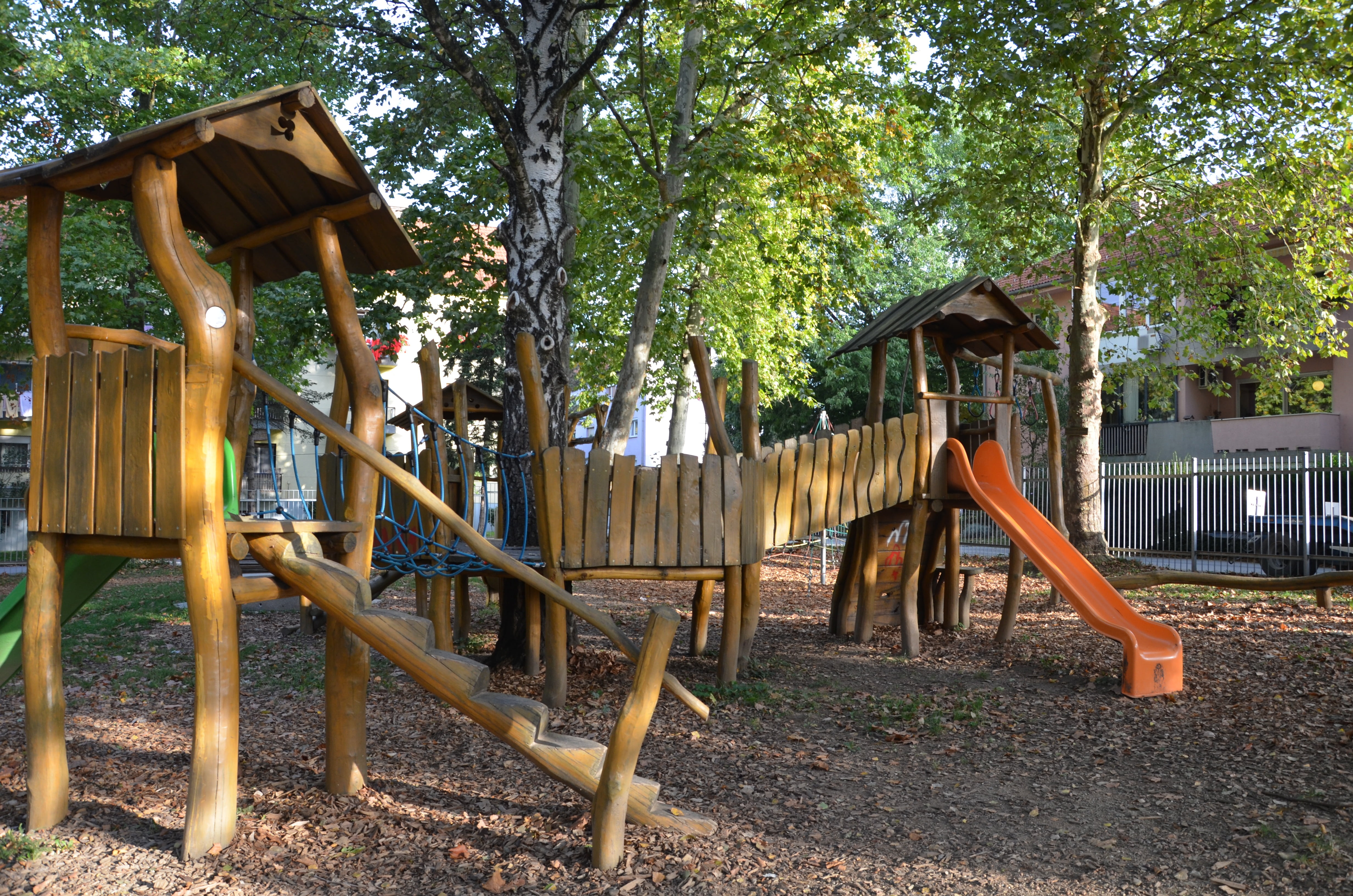 nature, architecture, land, outdoor play equipment, empty, tree, 4K, no people, children playground, seat, growth, day, jungle gym, plant, built structure, HD Wallpaper