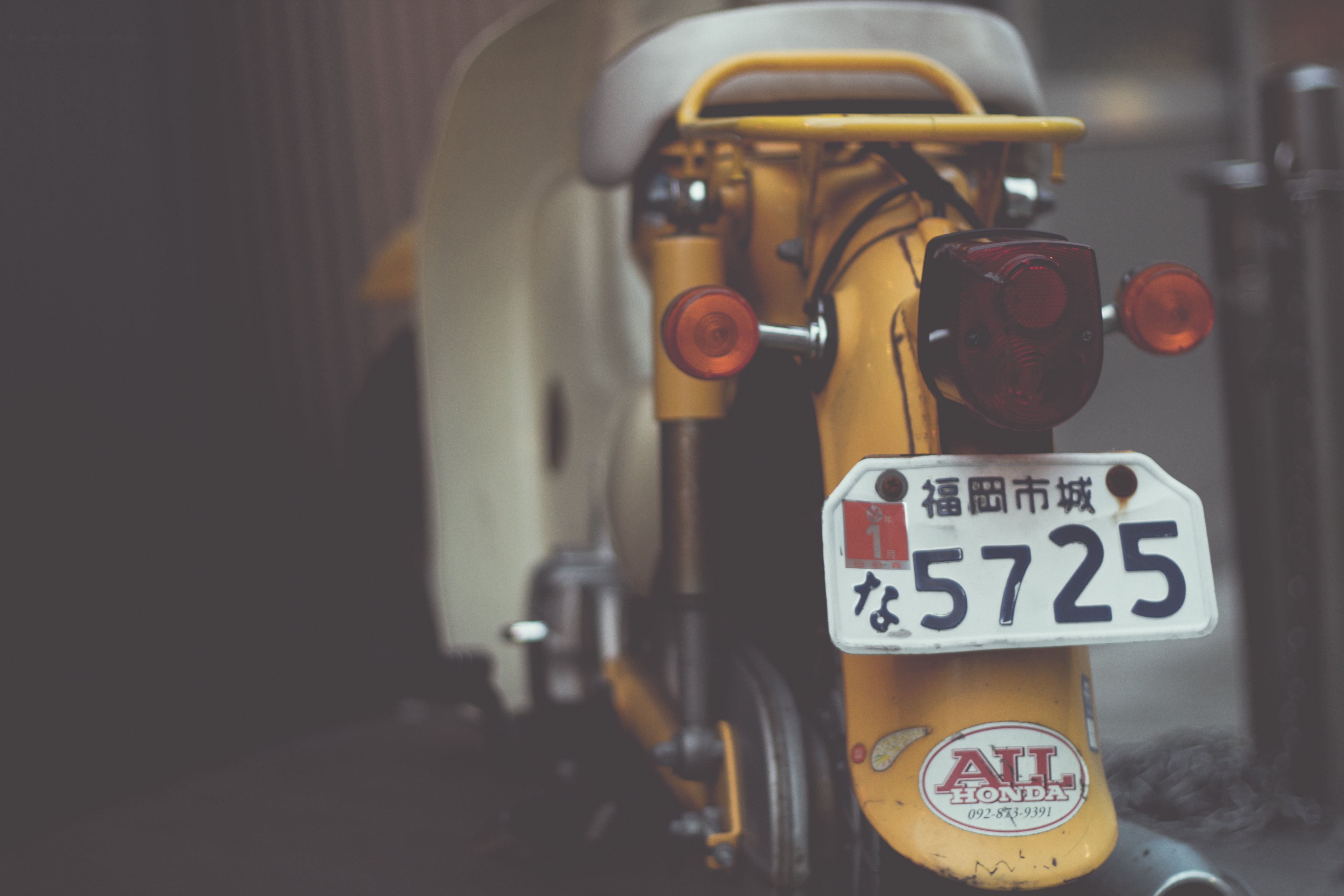 focus on foreground, coin operated, yellow, cycle, close-up, healthy Lifestyle, sport, exercising, no People, technology, western script, cycling, numbers, HD Wallpaper