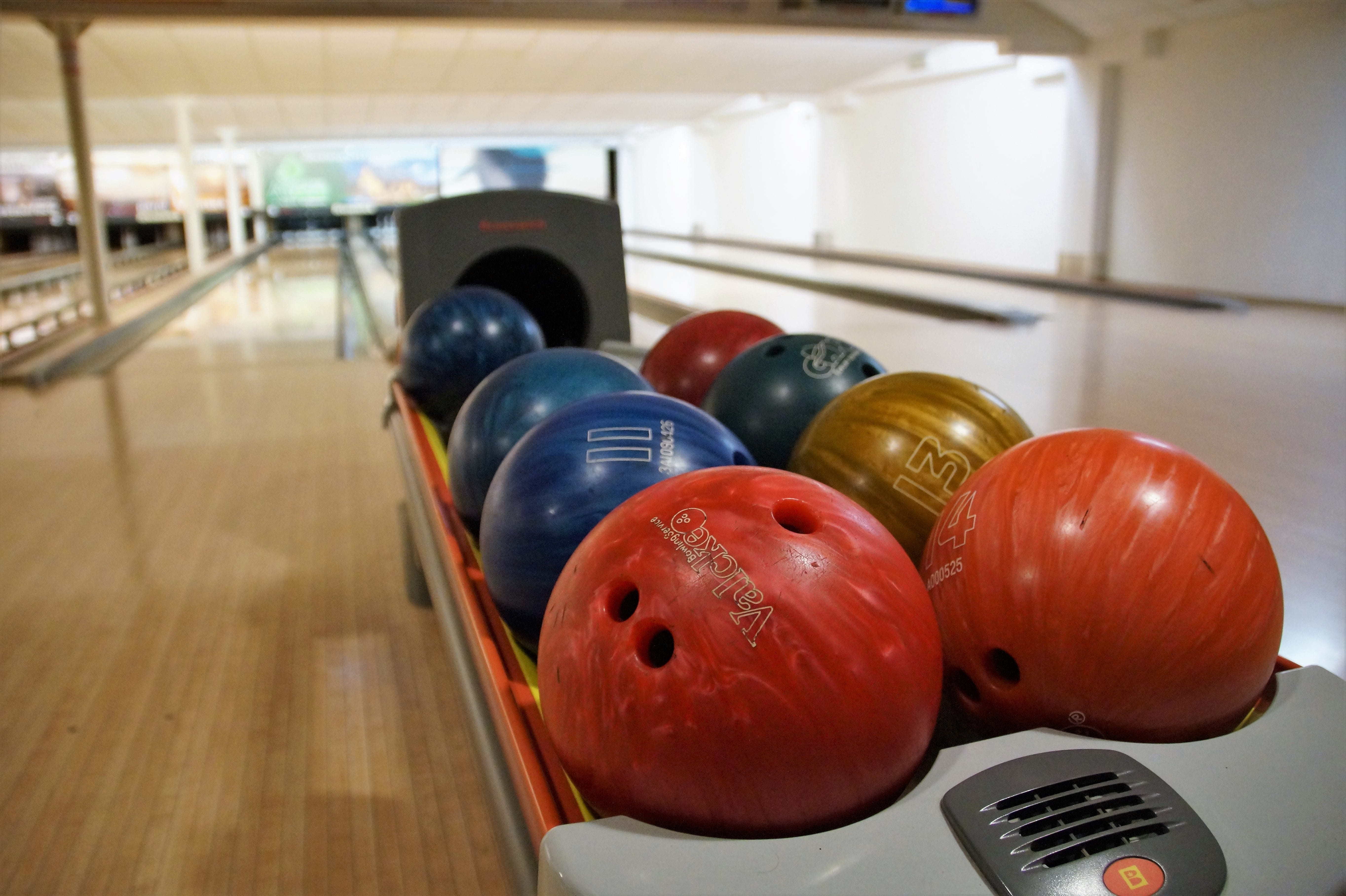 indoor, fun, wellbeing, weight training, ball, close-up, sports activity, gym, sports equipment, bowling alley, sports training, sport, weight, focus on foreground, HD Wallpaper