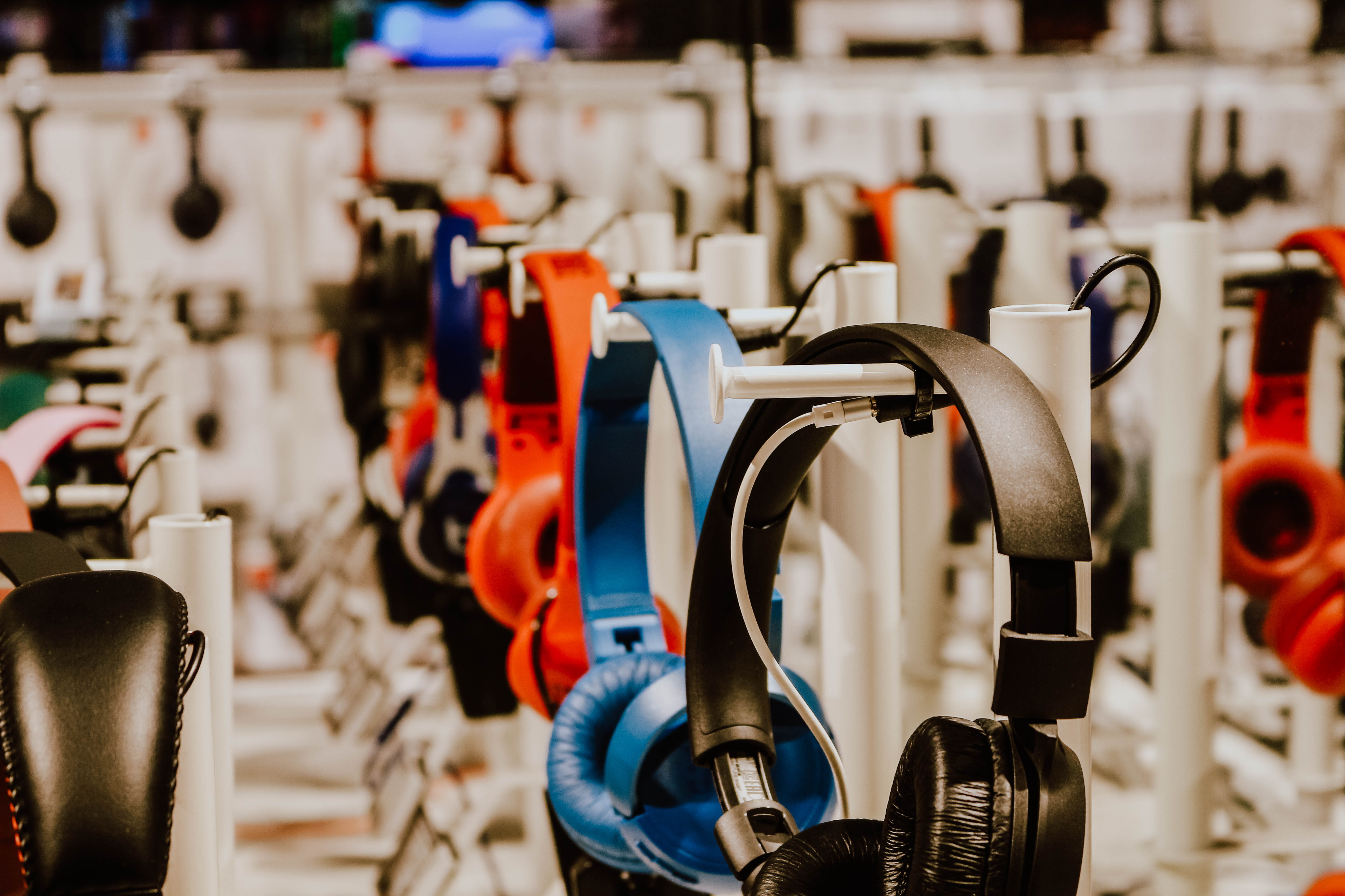 healthy lifestyle, equipment, headphones, wheel, sport, lot, in a row, exercise equipment, color, close-up, gym, machinery, sports training, exercising, HD Wallpaper