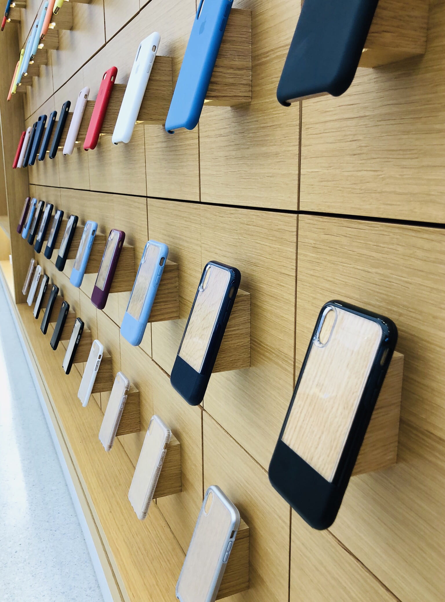 variation, table, high angle view, gym, apple store, wood - material, large group of objects, still life, cases, group, 1080P, exercising, order, indoors, Phone HD Wallpaper
