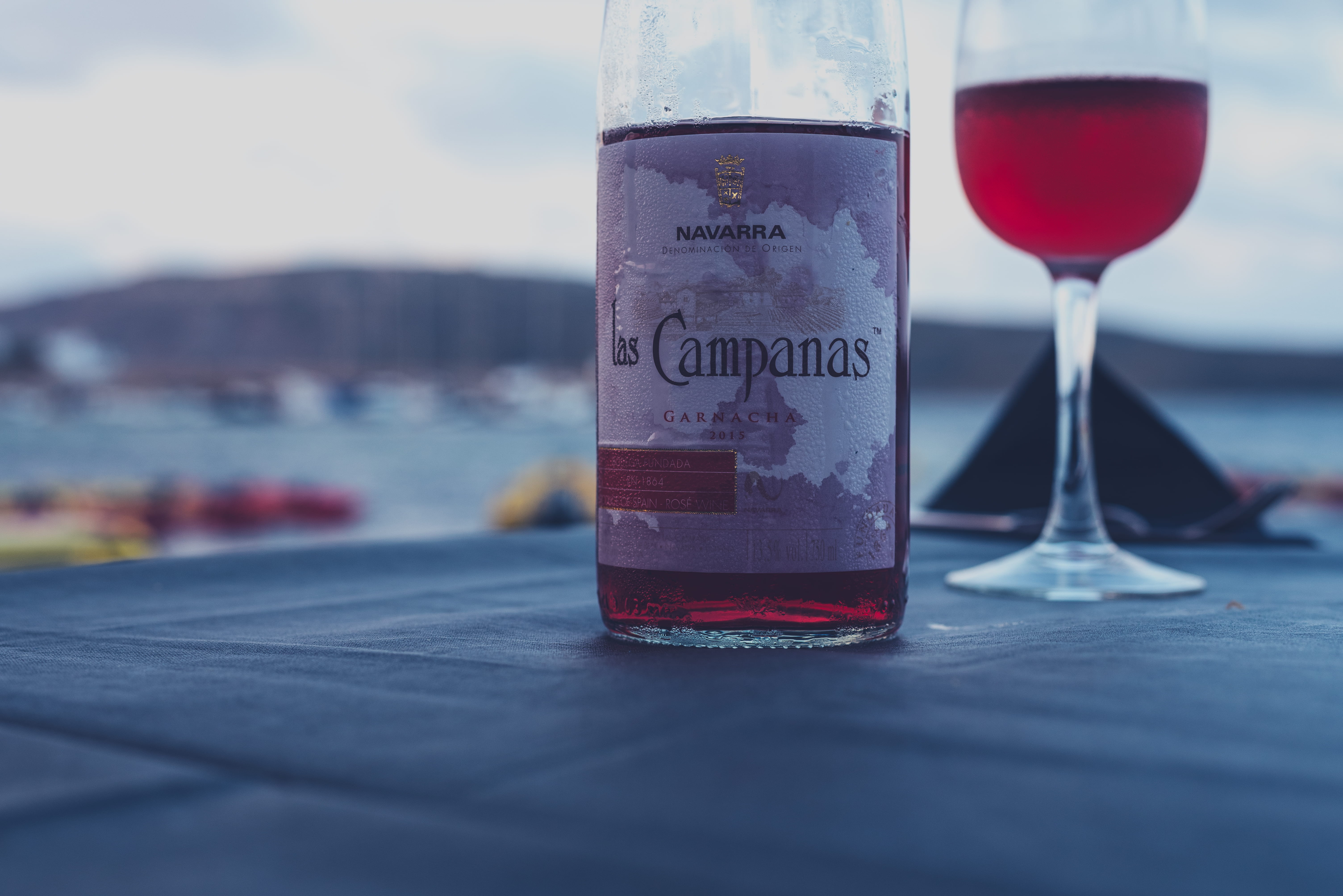 western script, blush wine, drinking glass, drink, liquid, household equipment, transparent, alcohol, red wine, nature, las, food and drink, glass, no people, HD Wallpaper