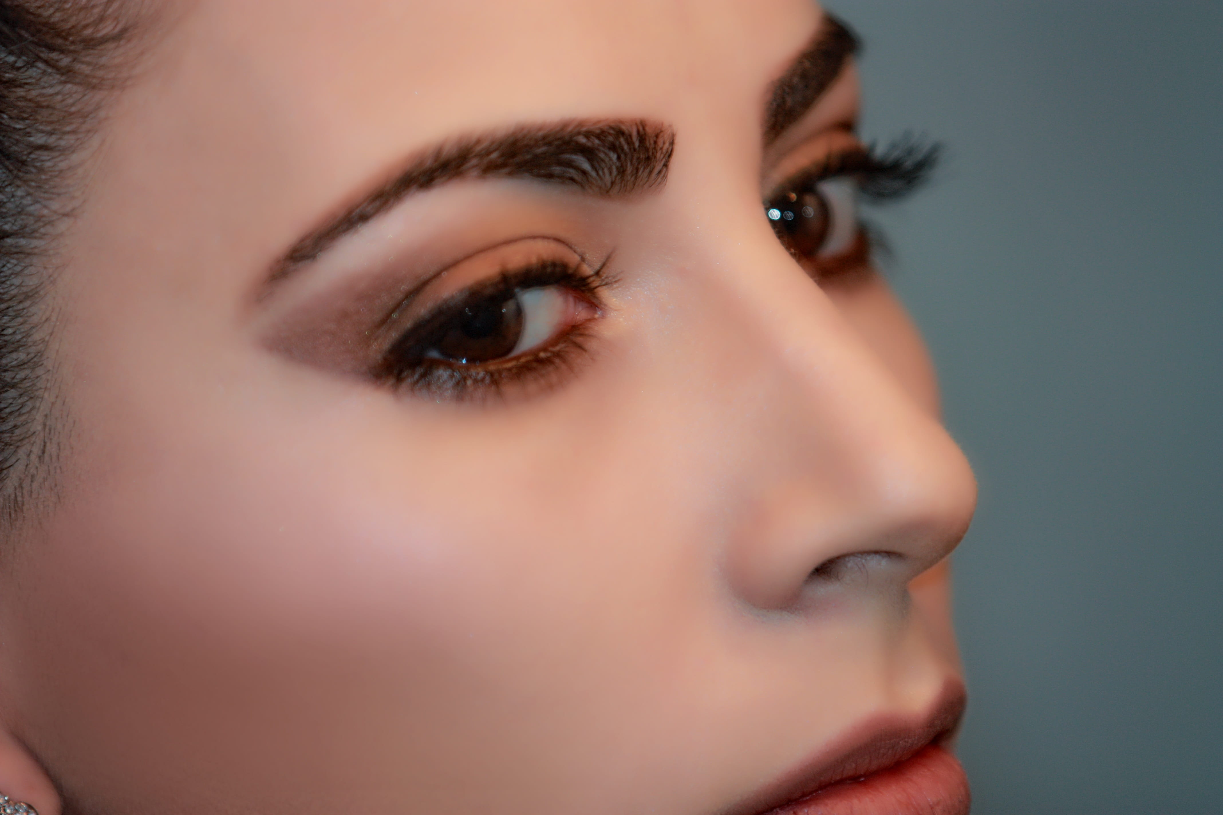 iris - eye, makeup, trick, one woman only, bella, eyeliner, elegant, photo, portrait, eyebrow, eyebrows, young, models, contemplation, women, closeup, human eye, HD Wallpaper