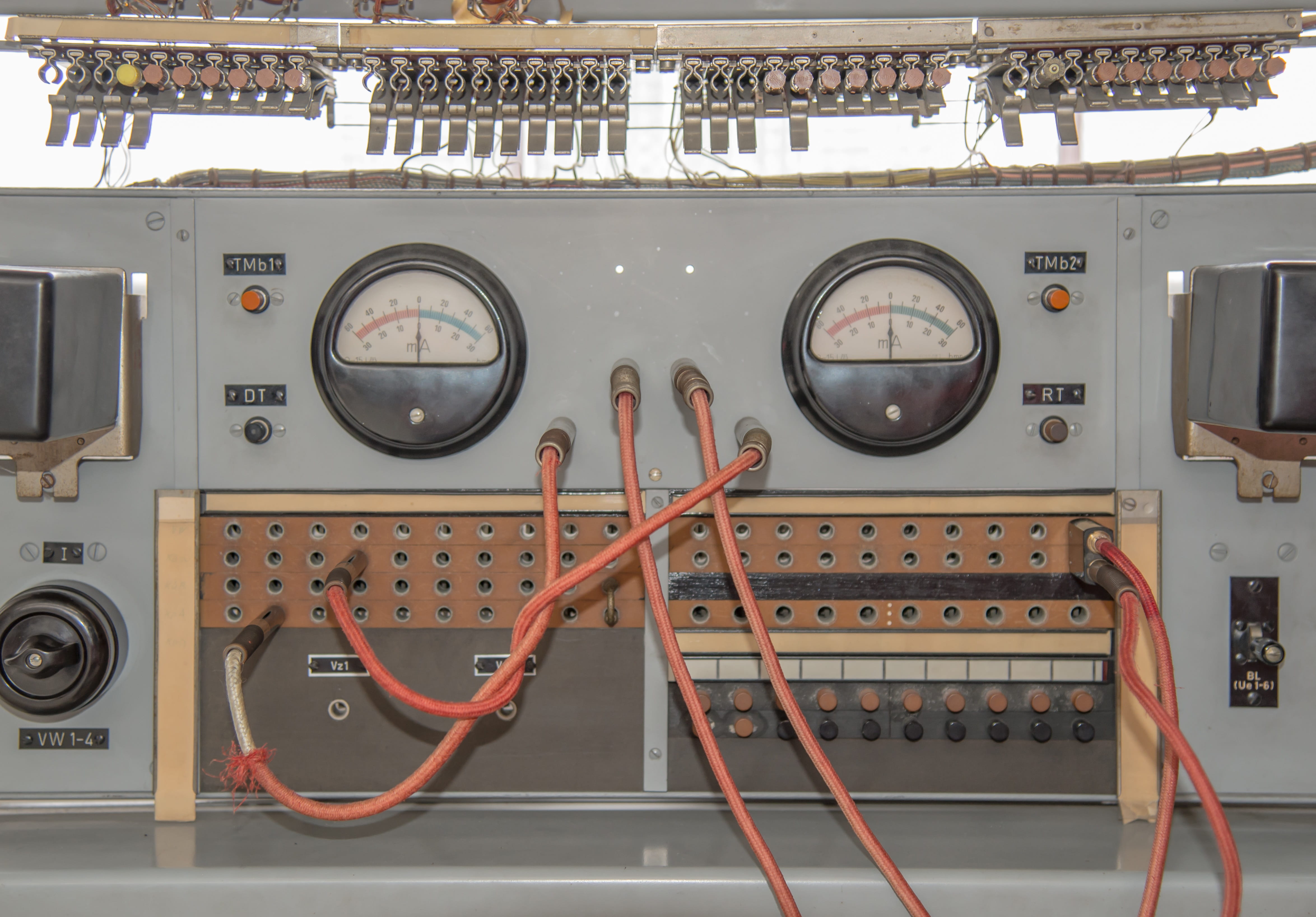 dial, Radio, controller, Aircraft, indoors, Electric, power supply, workplace, metal, electronics industry, control, measuring instruments, no people, machinery, HD Wallpaper