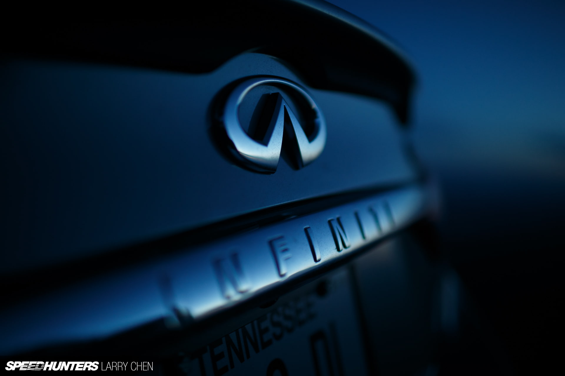 1080P, macro, infiniti, cars, logo, hd, night, HD Wallpaper