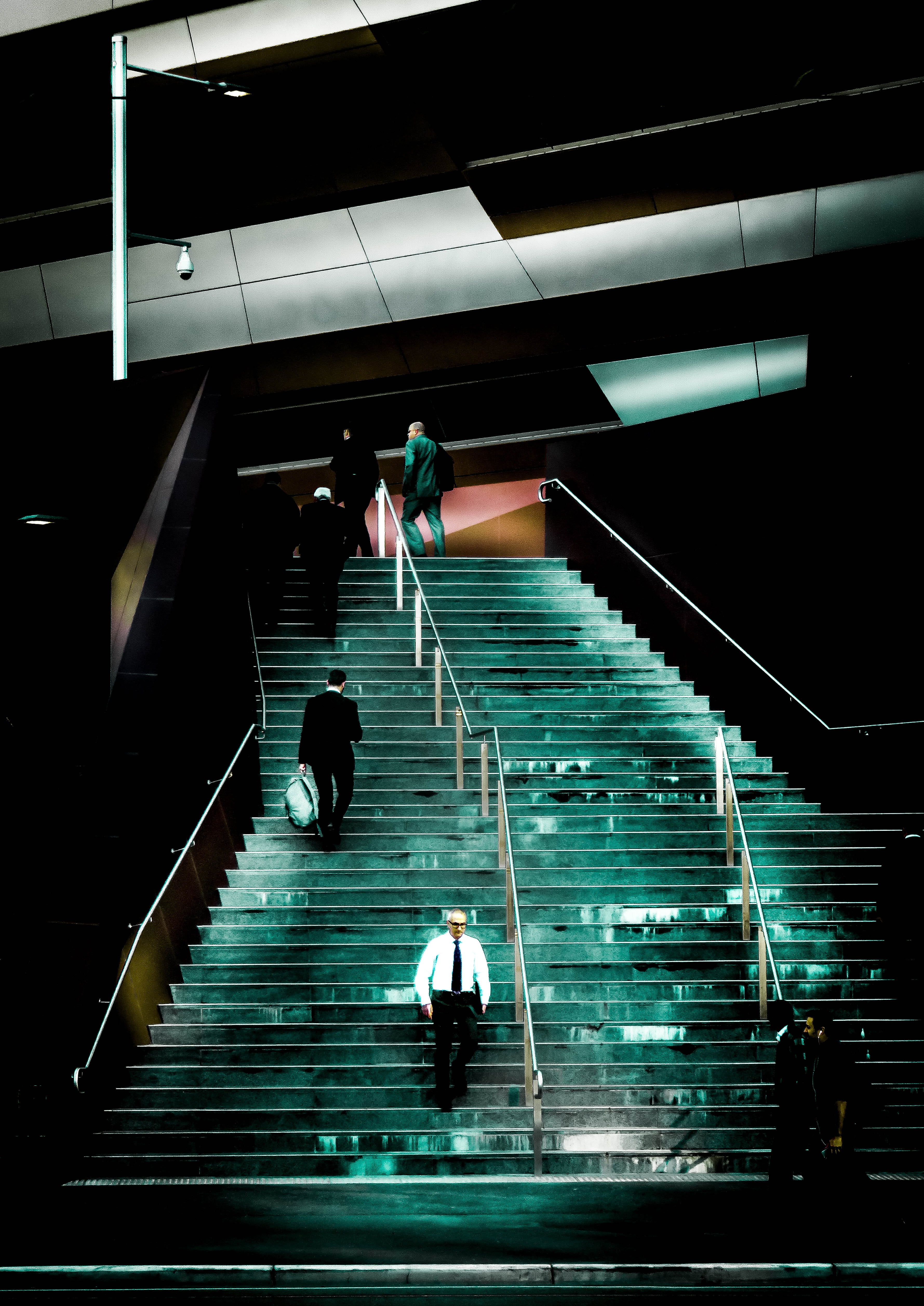 subway, public transportation, business, people, lifestyles, reflection, lighting equipment, moving up, businessman, full length, blur, men, underpass, Phone HD Wallpaper