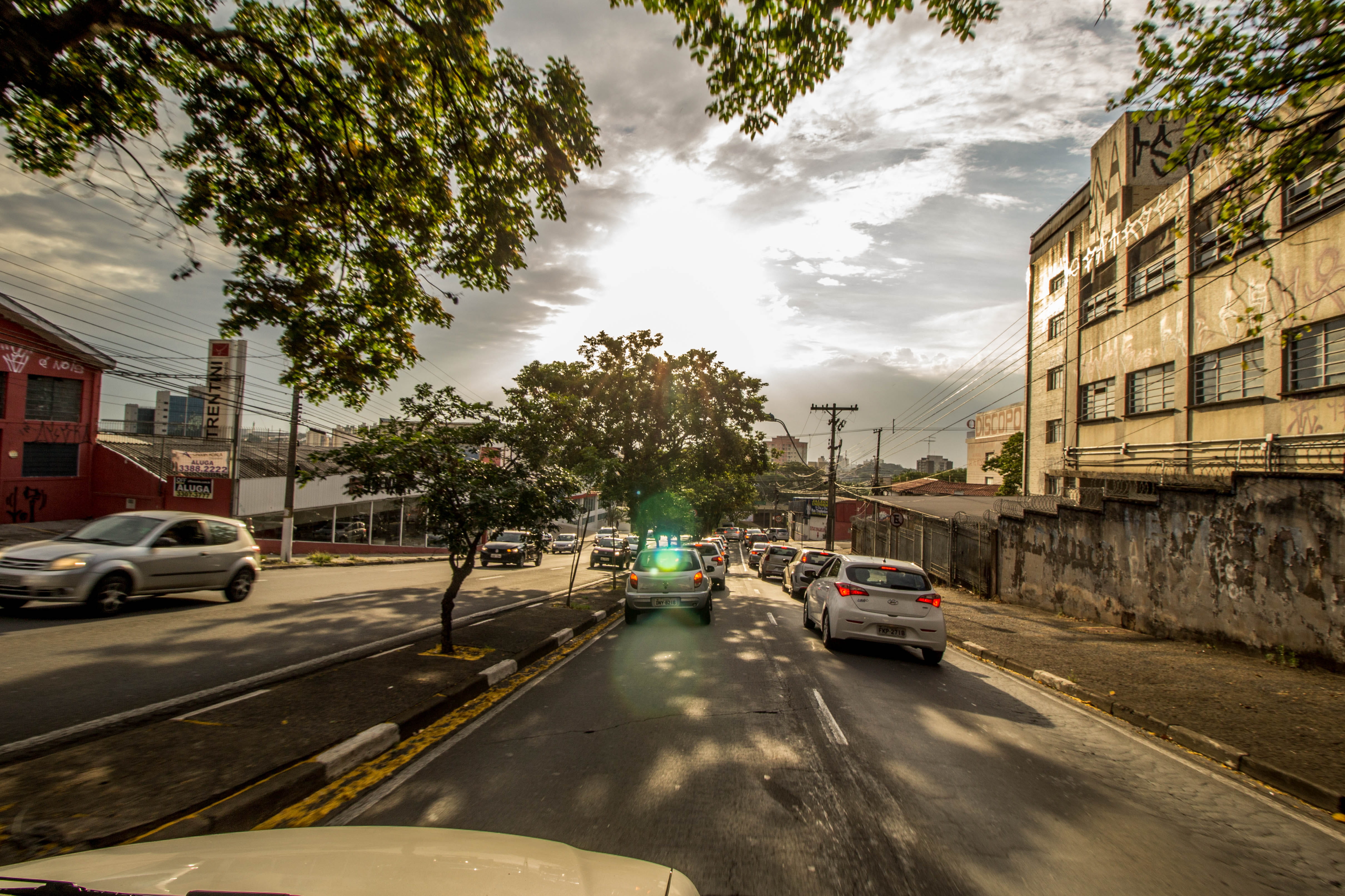 building exterior, tree, cloud - sky, street, city, transportation, vehicles, ahead, land vehicle, traffic, 4K, rain, town, mode of transportation, car, HD Wallpaper