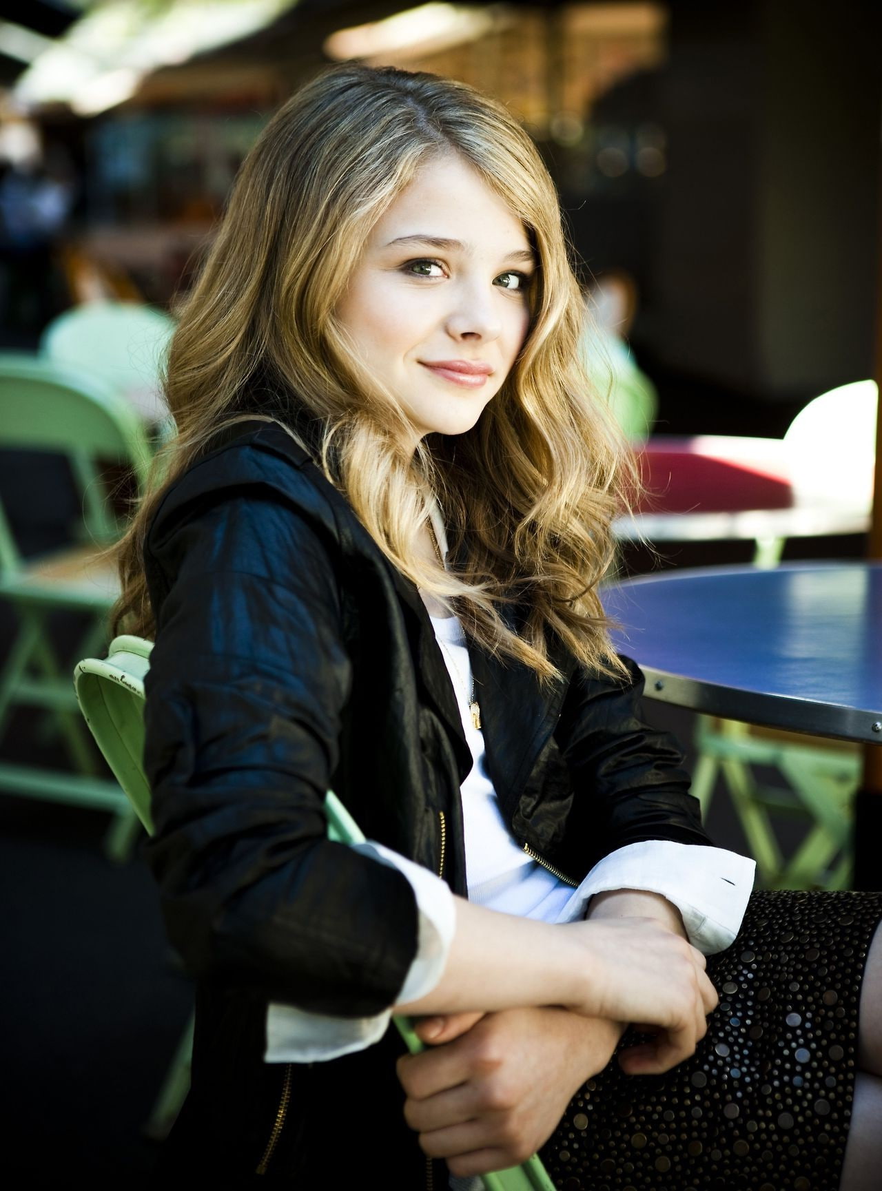 blond hair, hairstyle, young adult, beauty, one person, focus on foreground, 720P, sitting, looking at camera, beautiful woman, waist up, chlo grace moretz, Phone HD Wallpaper