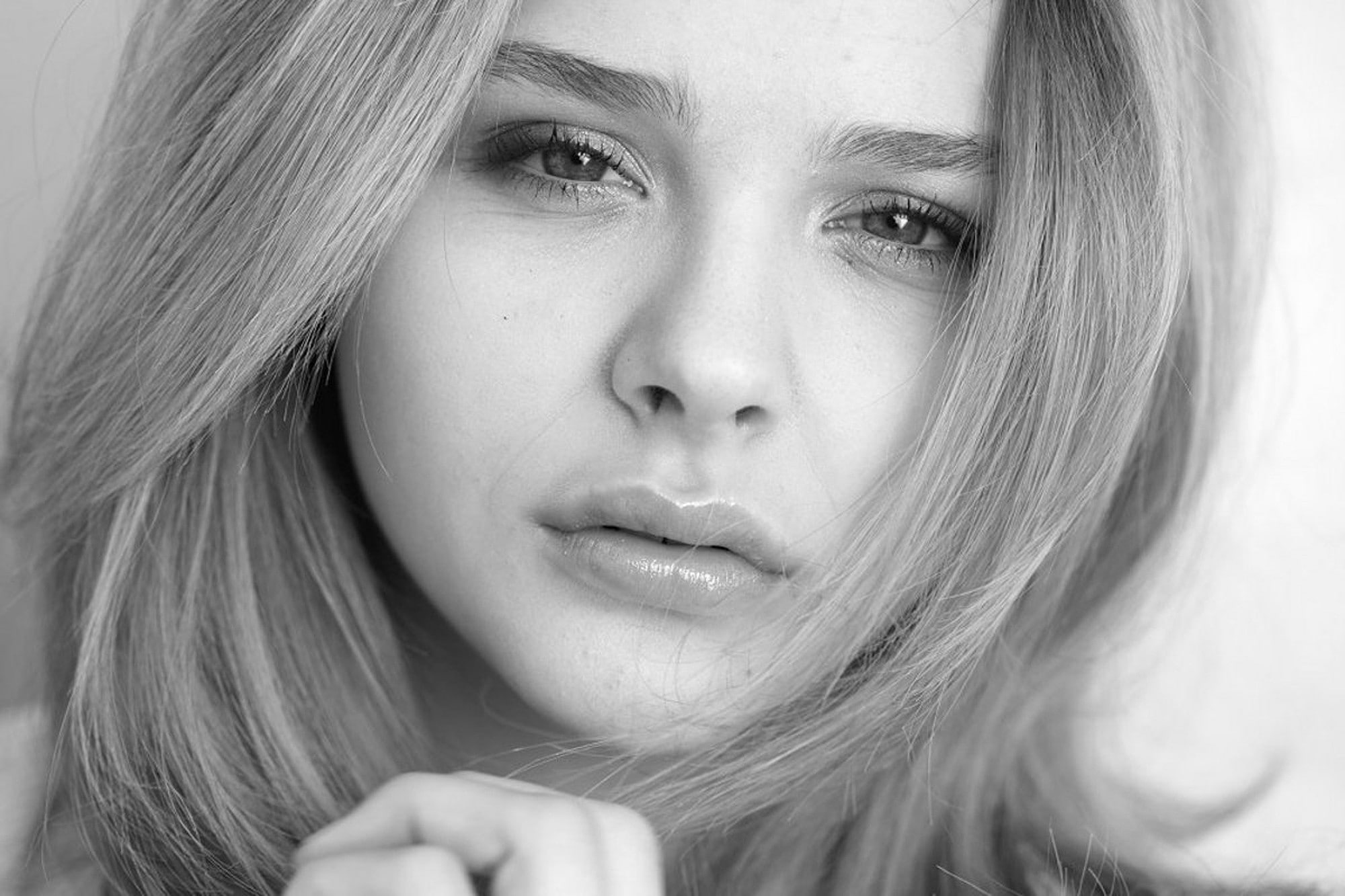 close-up, headshot, human hair, depression - sadness, long hair, emotion, one person, celebrity actress women chlo grace moretz, young women, beautiful woman, HD Wallpaper