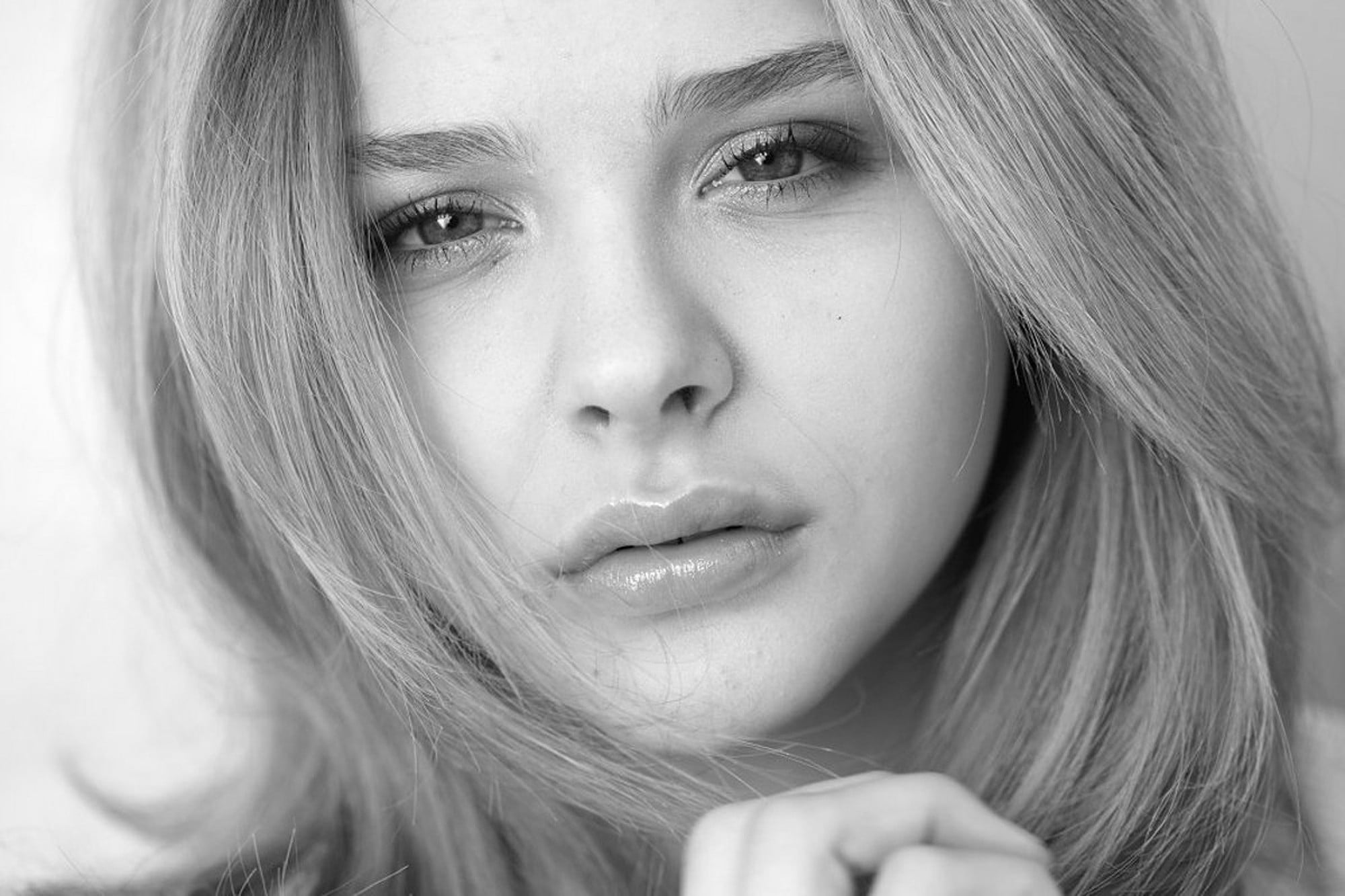 young adult, monochrome, looking at camera, human hair, one person, hairstyle, teardrop, beautiful woman, human body part, headshot, celebrity, blond hair, HD Wallpaper