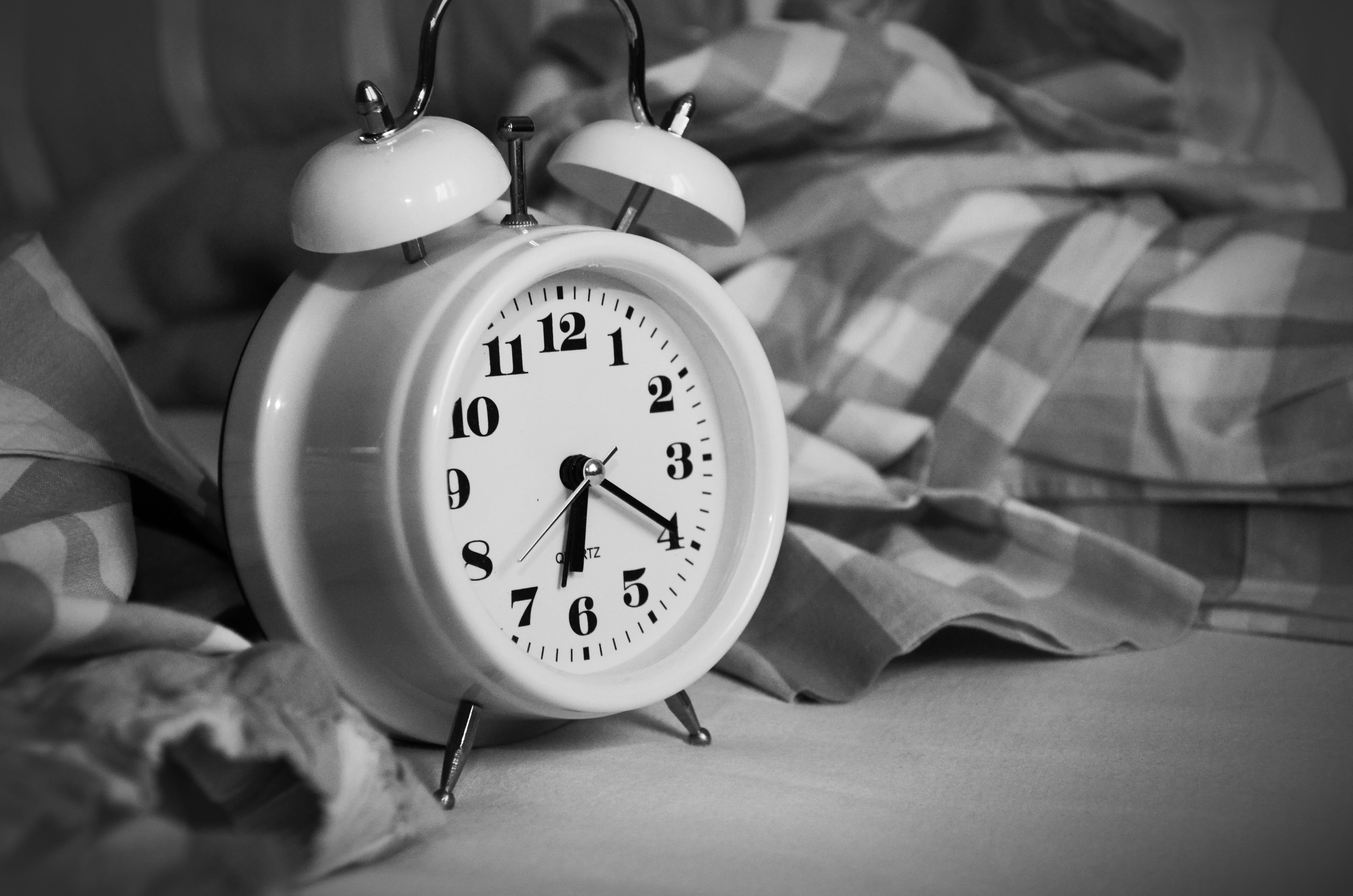 hour, time, timer, bed, shape, furniture, domestic room, 4K, sleep, Analogue, black-and-white, alarm clock, blur, sleeping, waking up, close-up, no people, HD Wallpaper