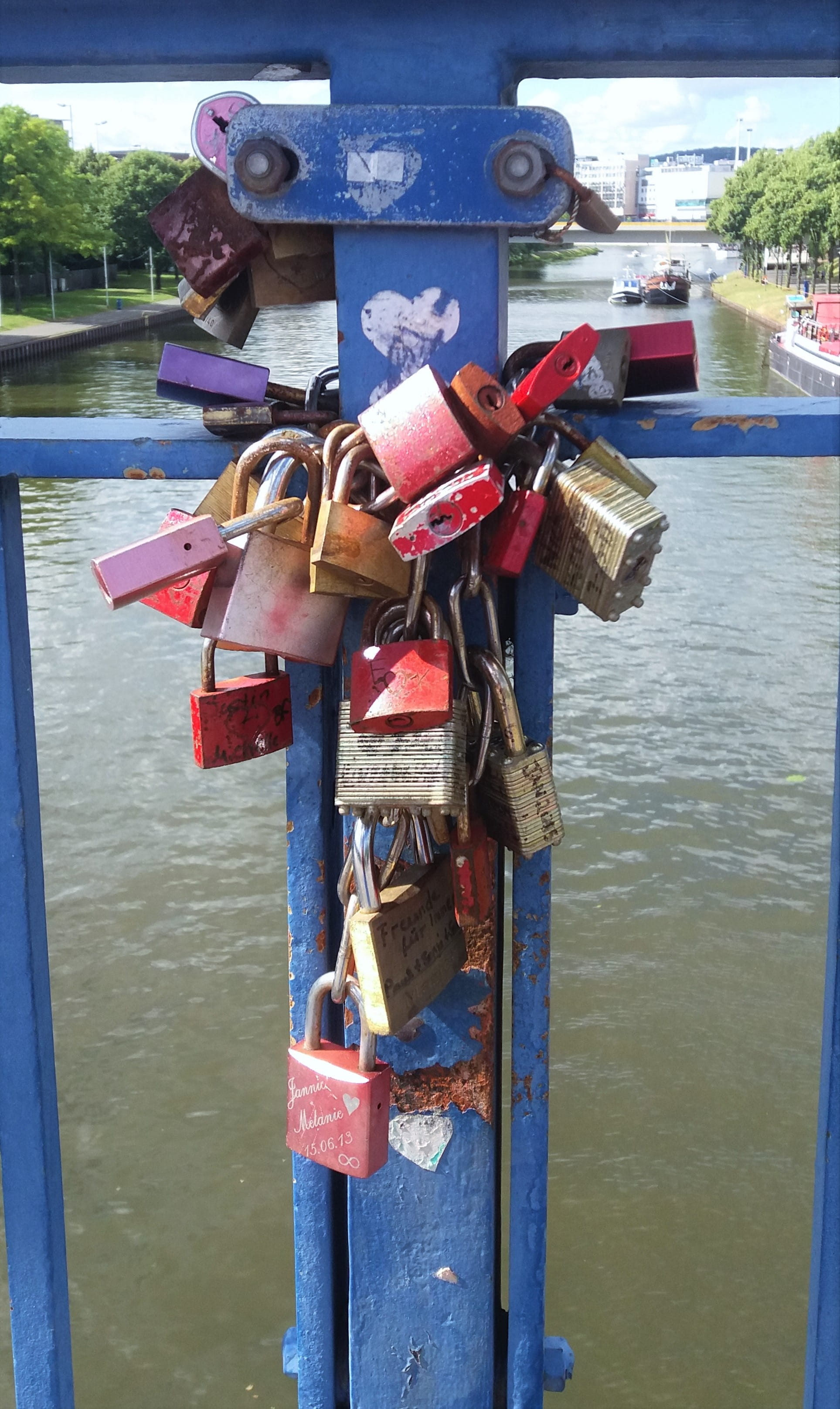 obligation, metal, 2K, Saarbrücken, positive emotion, Love, City, connection, protection, Bridge, Lock, padlock, safety, nature, day, love, city, railing, Phone HD Wallpaper