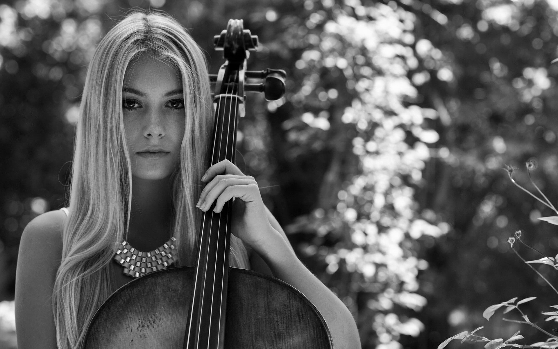 monochrome, looking at viewer, necklace, 1080P, women, musician, contrabass, playing, long hair, women outdoors, cello, blonde, bare shoulders, music, HD Wallpaper