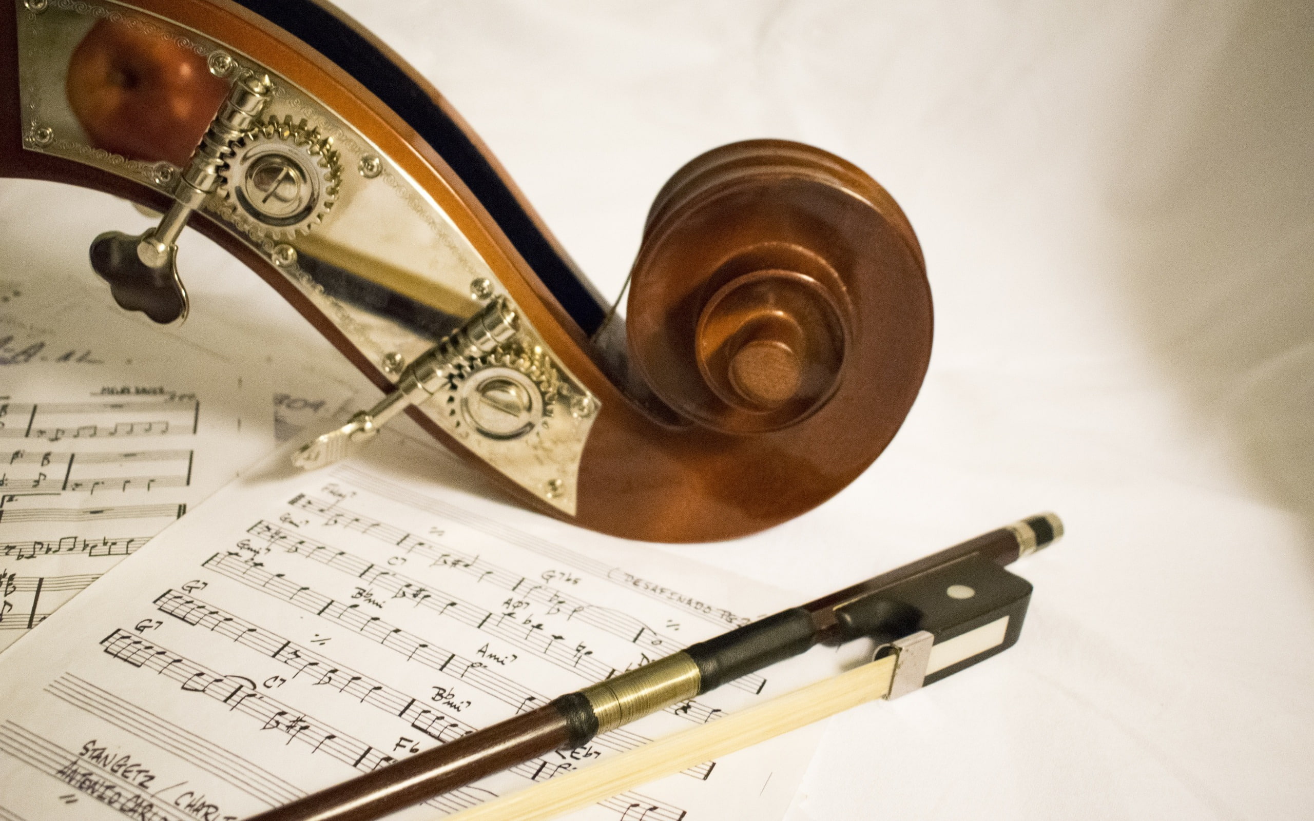 antique, close-up, classical music, white background, still life, bow - musical equipment, paper, wind instrument, indoors, wallp, music, violin, musical instrument, HD Wallpaper