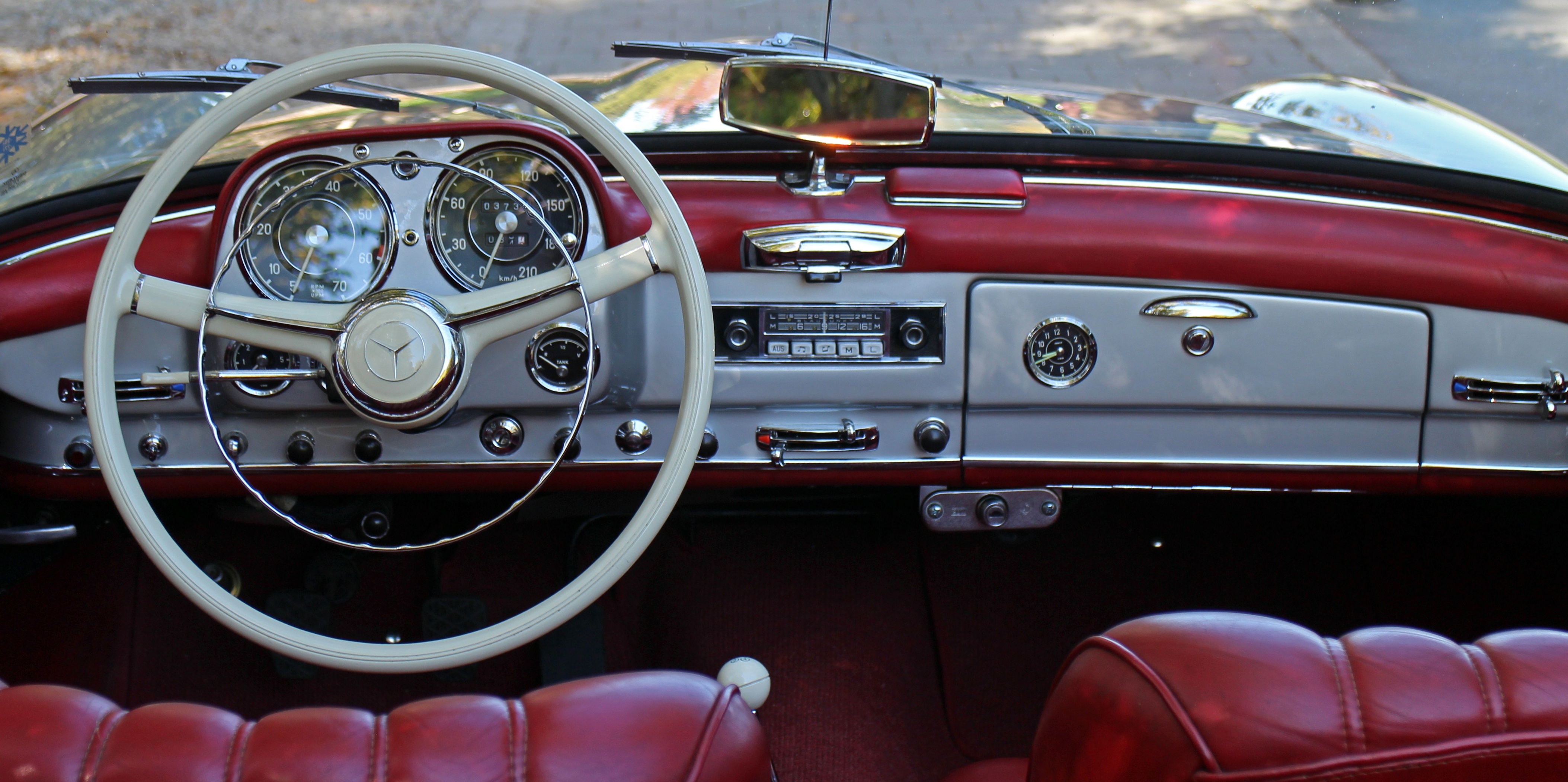 auto, mercedes, 4K, car, wheel, windshield, transportation, leather, dashboard, interior, nostalgia, indoors, easy to pry, benz, close-up, day, steering wheel, HD Wallpaper