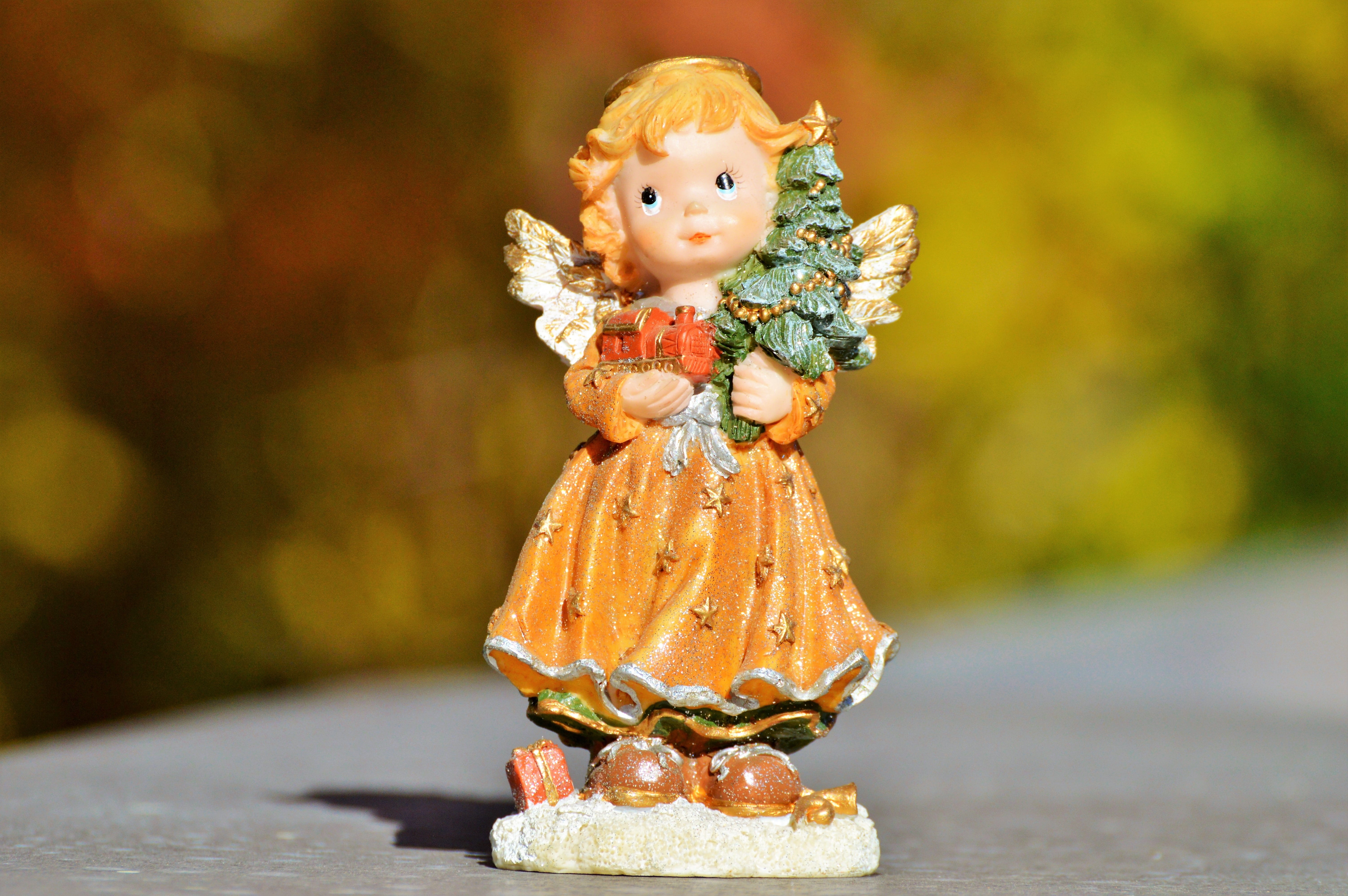 focus on foreground, figurine, small, angel, 5K, wing, christmas angel, still life, representation, close-up, deco, decoration, single object, figure, HD Wallpaper