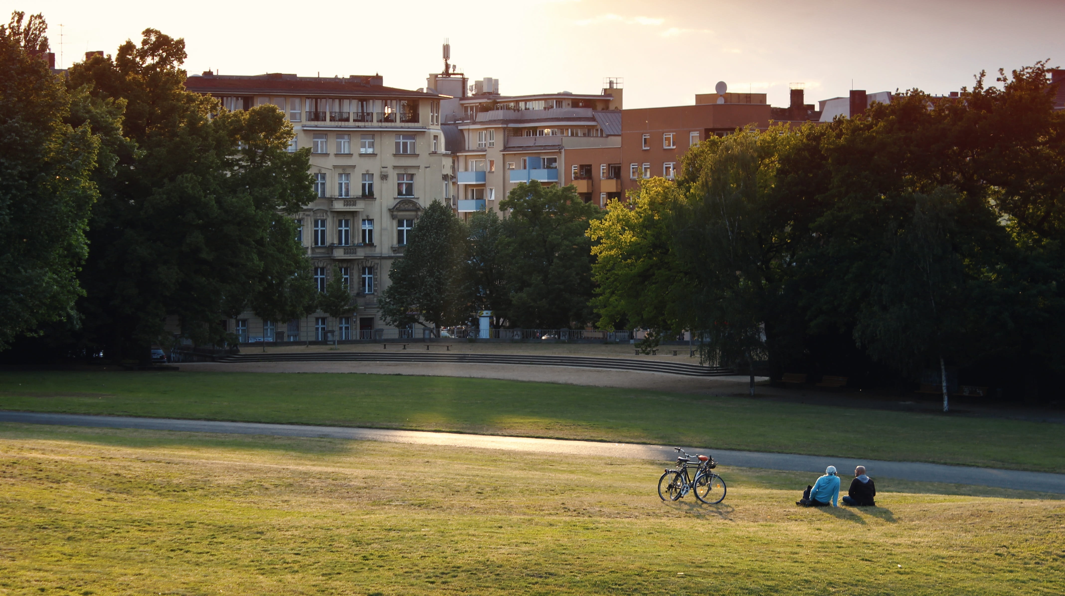 building exterior, men, abendstimmung, plant, lichtspiel, tree, city, architecture, day, building, kreuzberg, rest, lifestyles, built structure, transportation, HD Wallpaper
