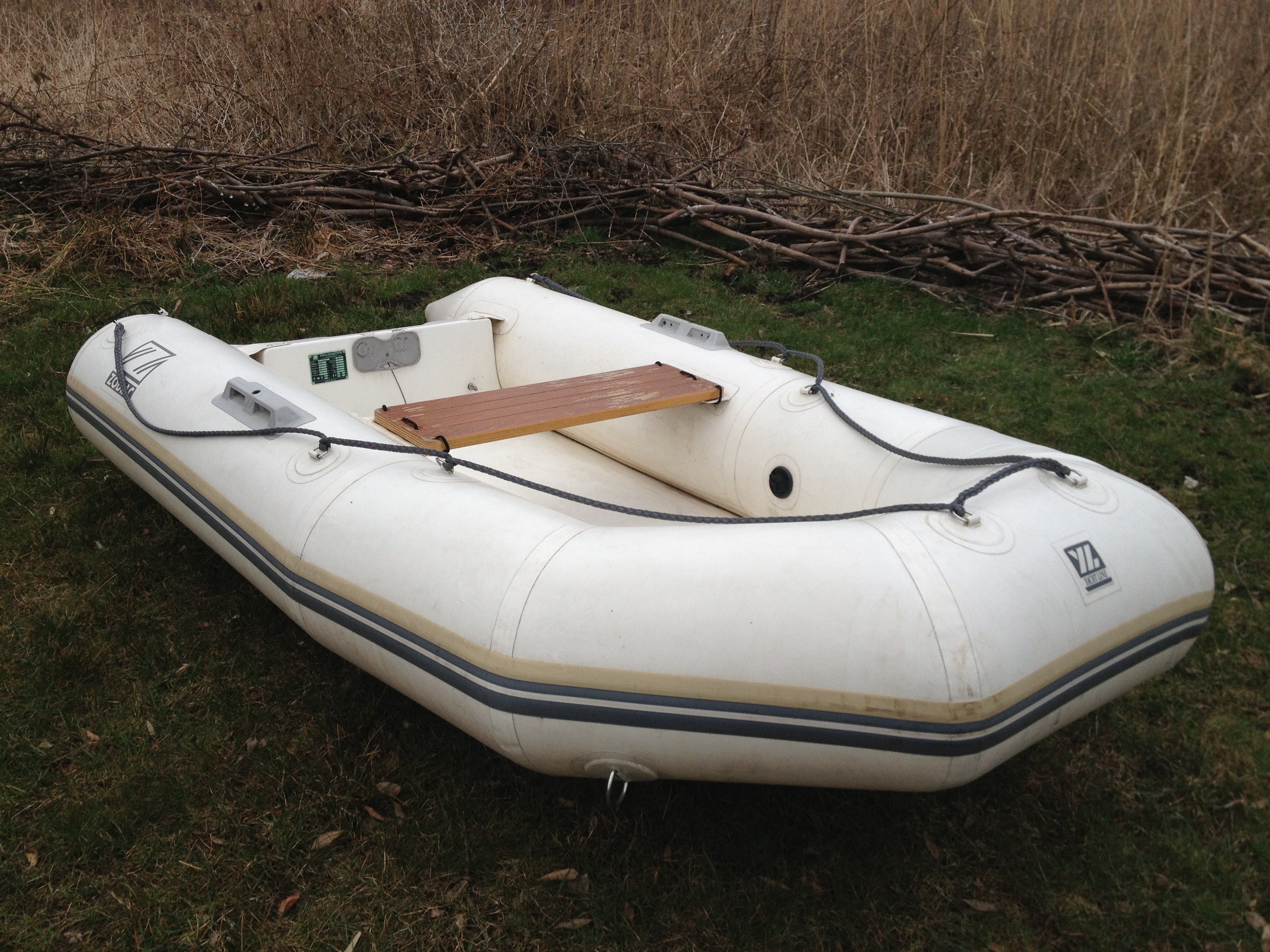 dinghy, mode of transportation, outdoors, nature, grass, day, rowboat, abandoned, tranquility, beach, land, no people, forest, powerboat, white color, field, HD Wallpaper