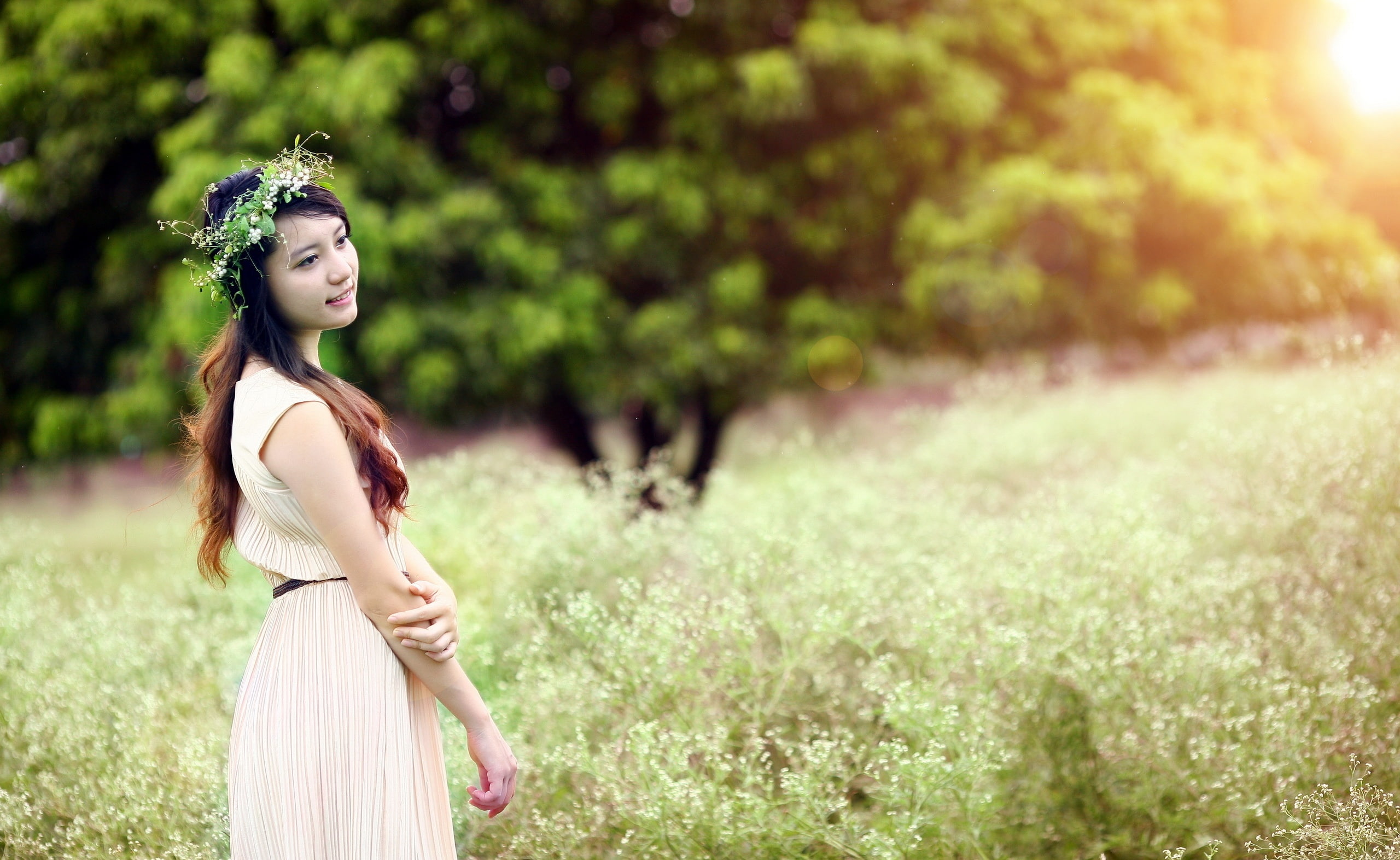 beige, dress, contemplation, laurel wreath, grass, looking, Summer, Field, fashion, outdoors, women, hd, hair, s, beauty in nature, beautiful woman, HD Wallpaper
