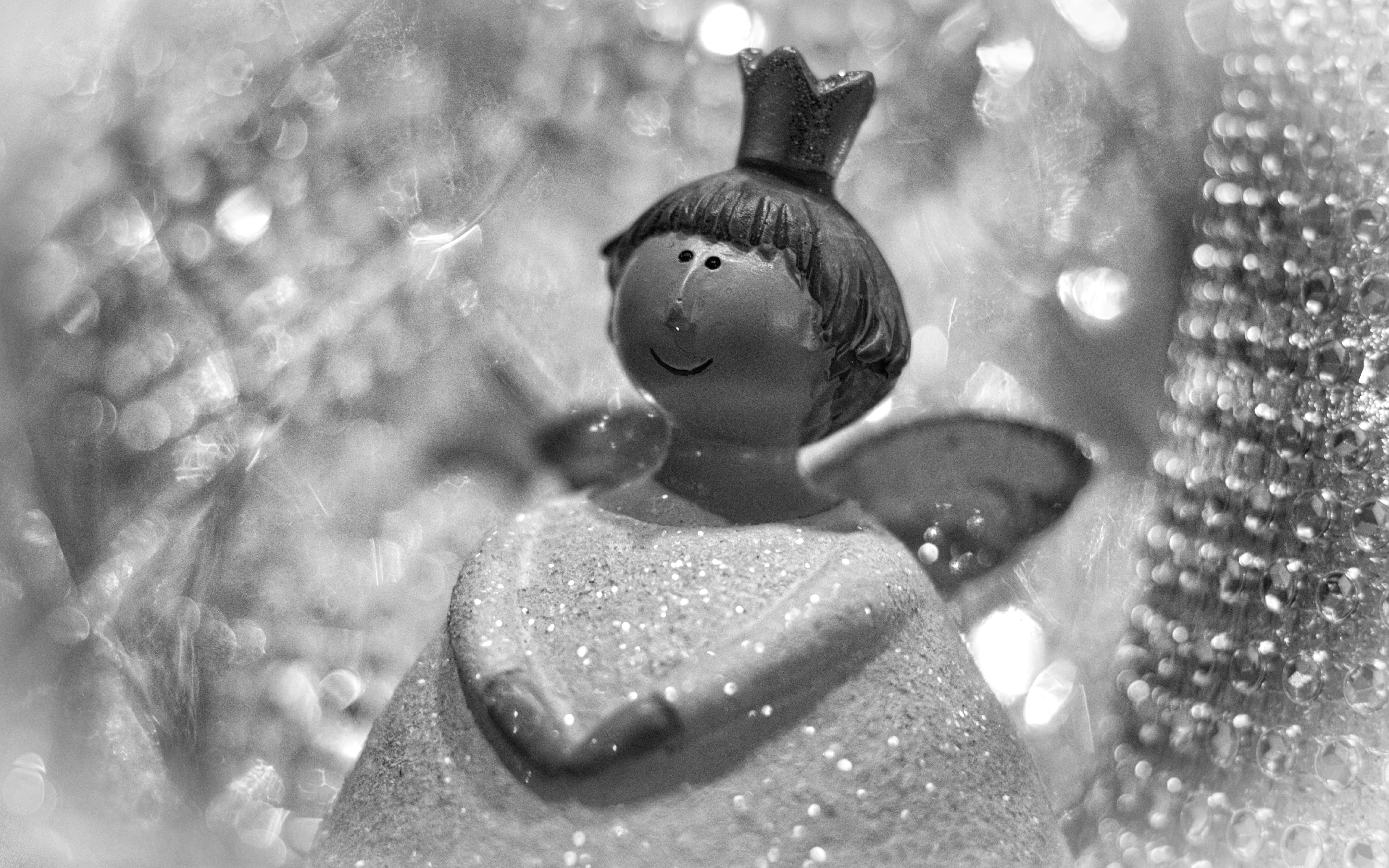 5K, creativity, christmas angel, black and white, christmas motif, christmas time, craft, christmas, female likeness, male likeness, water, selective focus, HD Wallpaper