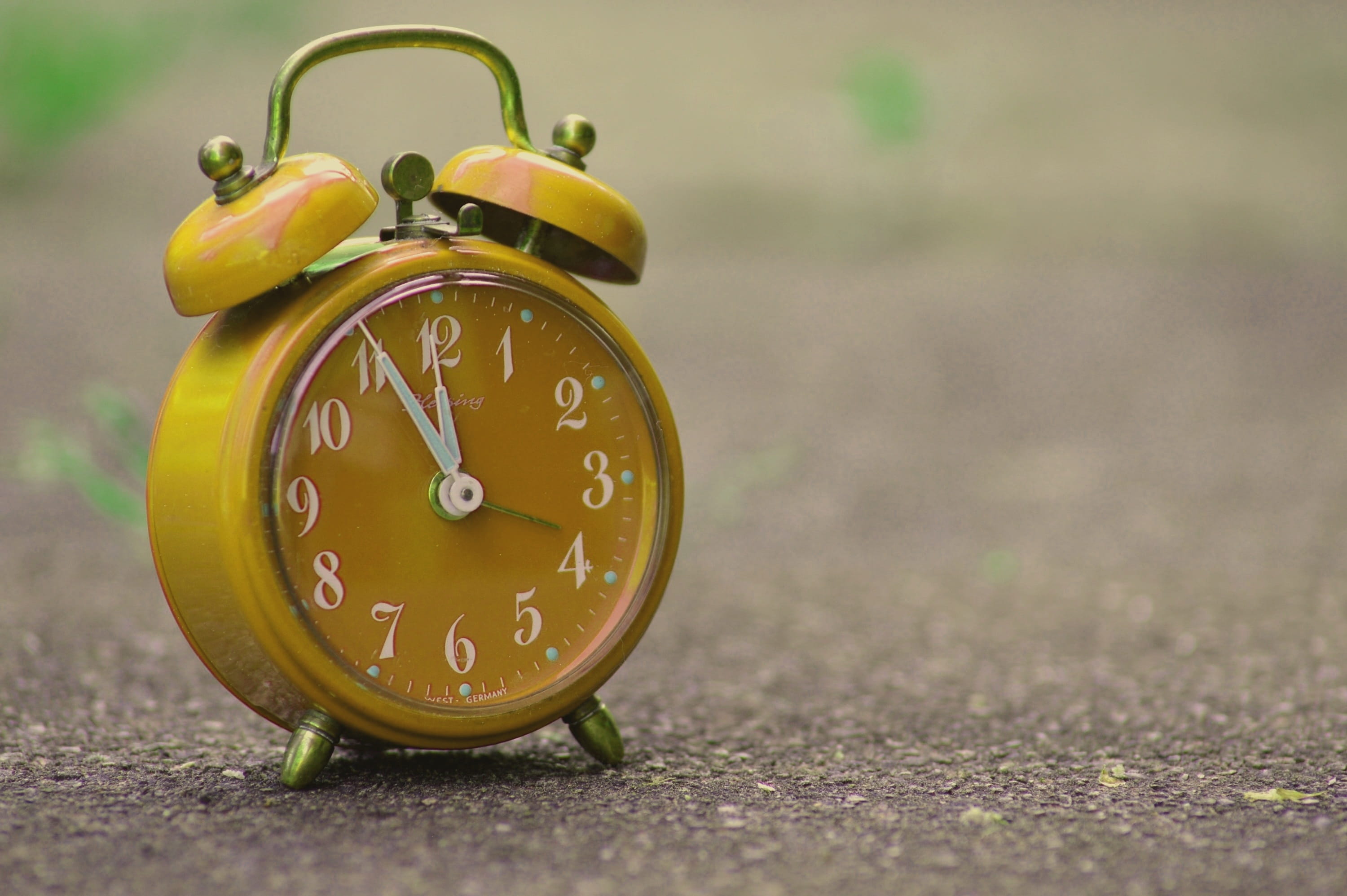 minute hand, no people, 2K, the eleventh hour, day, nature, disaster, clock face, metal, single object, time, time of, accuracy, focus on foreground, selective focus, HD Wallpaper