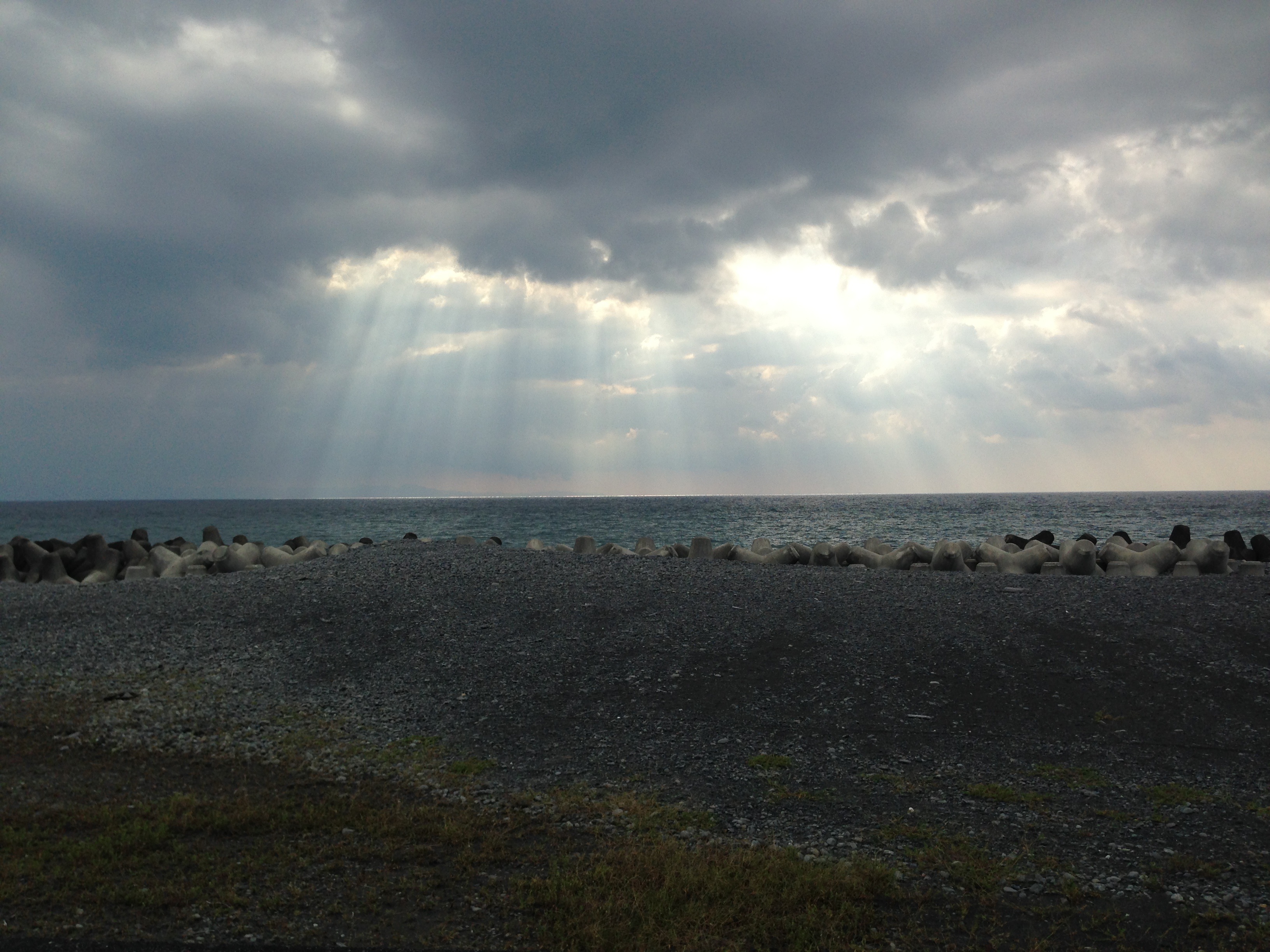 2K, sea, good luck, cloud - sky, horizon over water, overcast, sky, no people, horizon, land, twilight rays, tranquility, tranquil scene, non-urban scene, HD Wallpaper