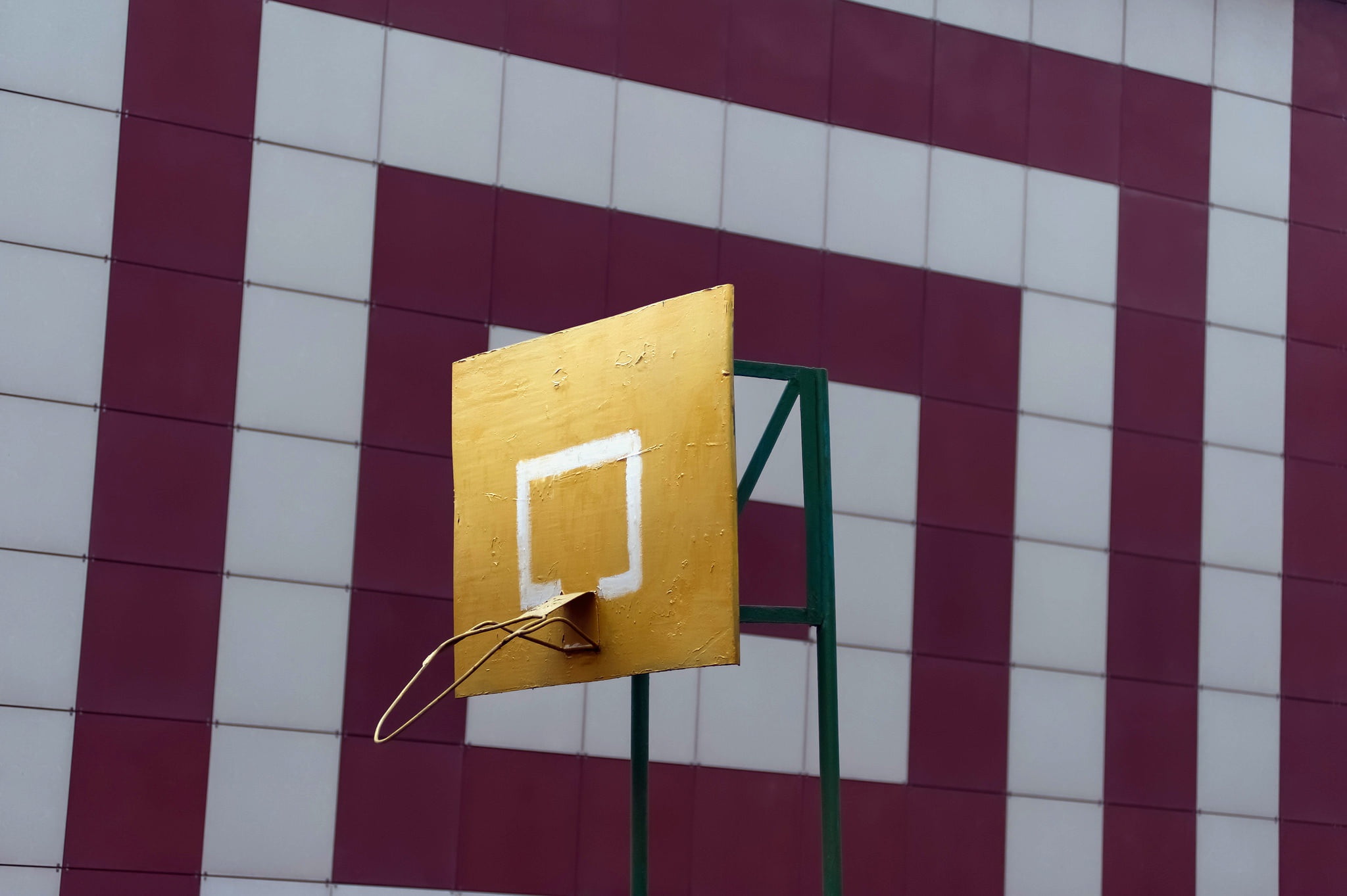 red, hoop, architecture, pattern, day, tile, building, built structure, basketball, design, no people, indoors, geometric shape, paper, shape, 1080P, flooring, HD Wallpaper