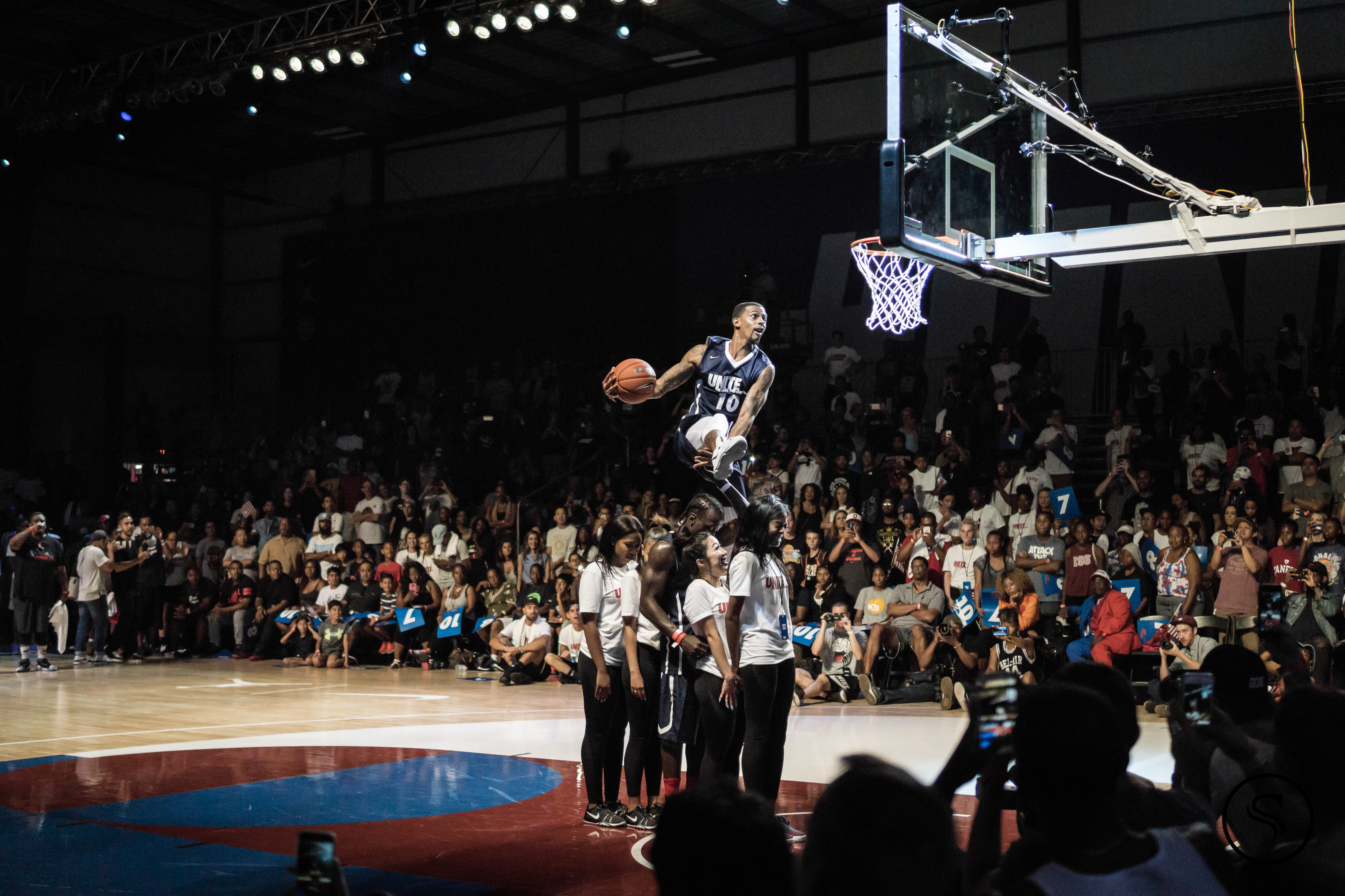 large group of people, sports photography, basketball, sport, men, performance, exhibition, stage - performance space, group of people, playing, indoors, HD Wallpaper