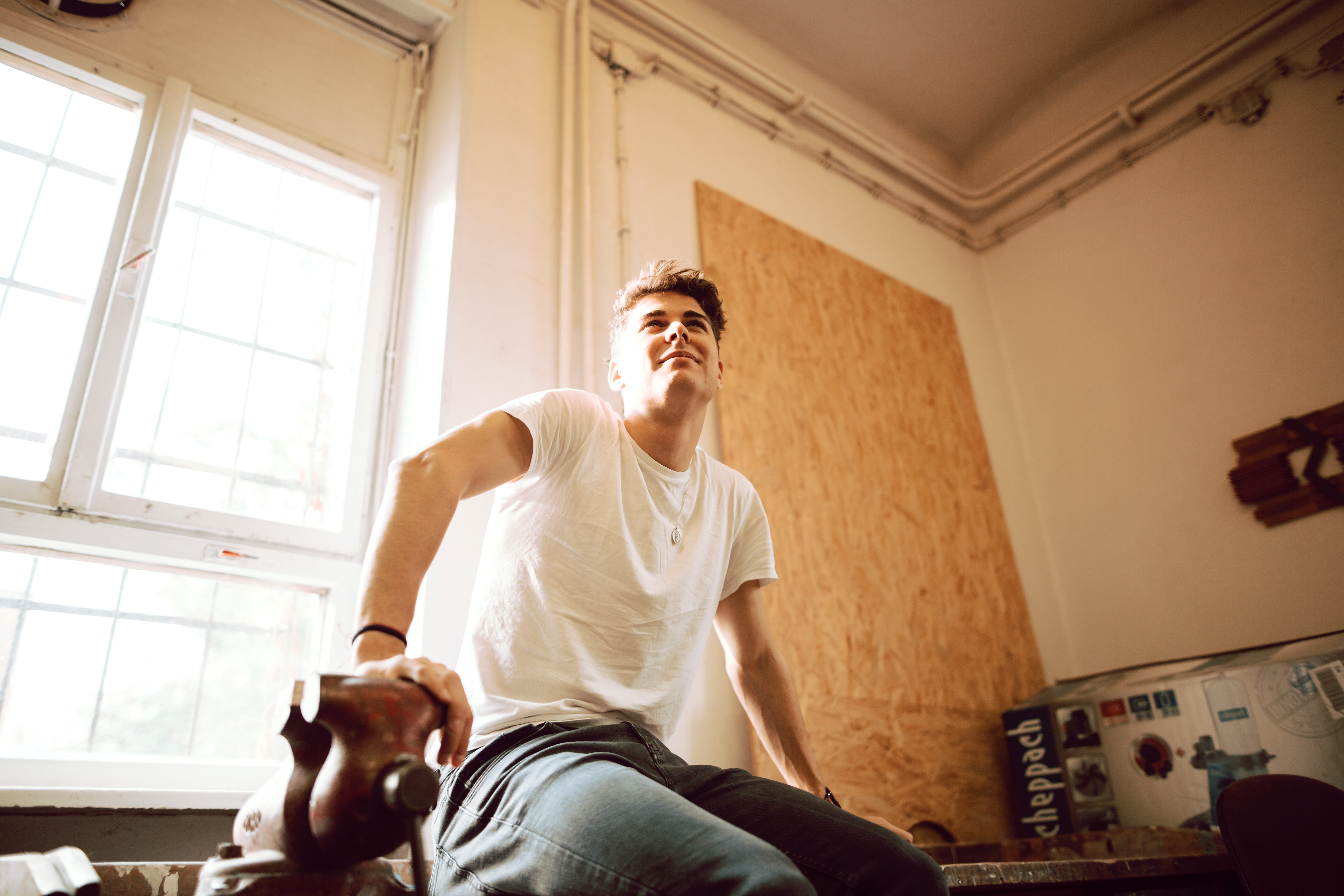 wooden, three quarter length, stretch, therapy, face, sitting, furniture, young men, one person, pants, flooring, sport, person, working out, drinking, HD Wallpaper