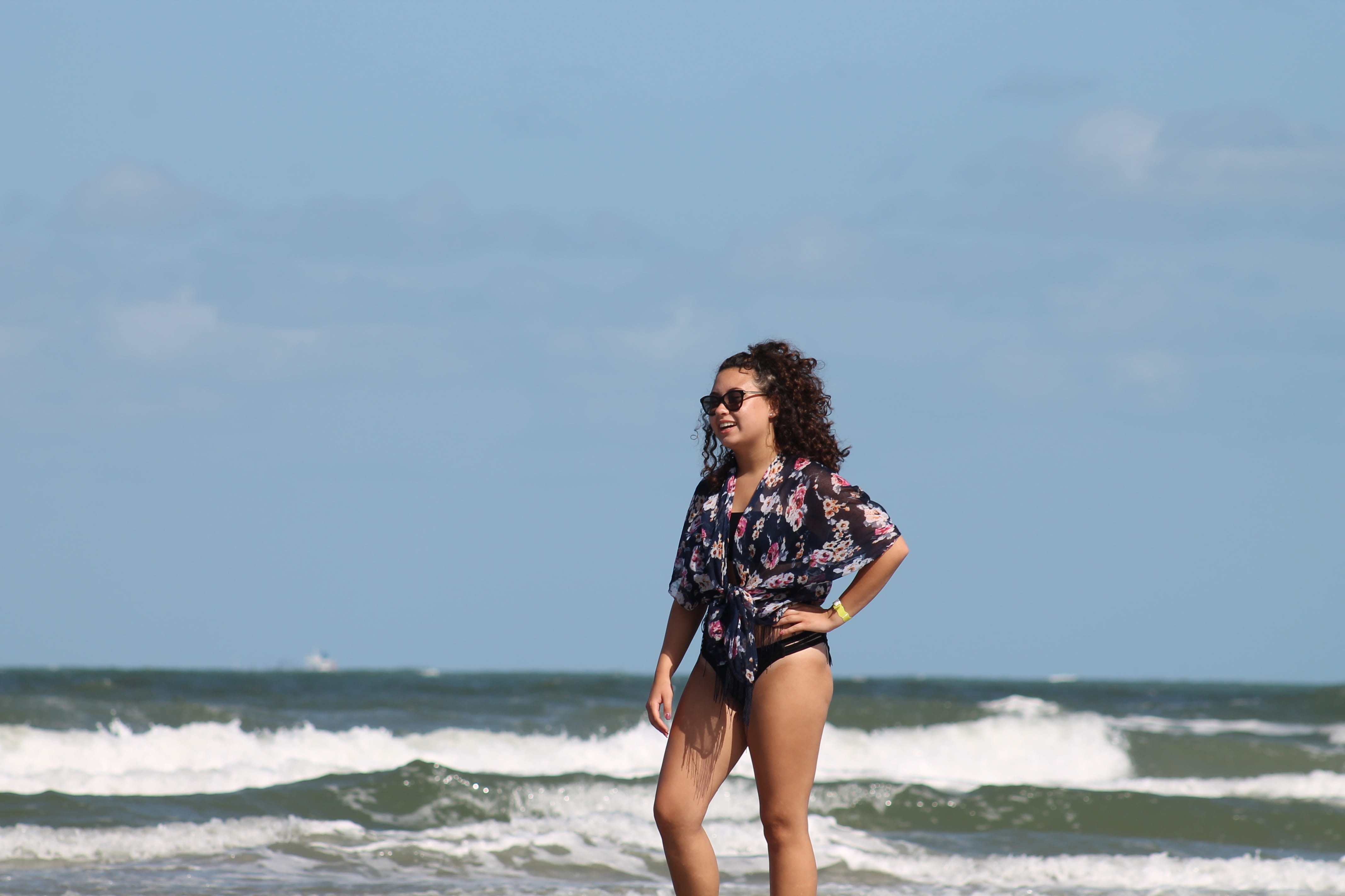 three quarter length, Woman, Sunglasses, cute, Girl, day, young Women, beautiful woman, Ocean, adorable, caucasian, image Technique, trip, young, hairstyle, HD Wallpaper
