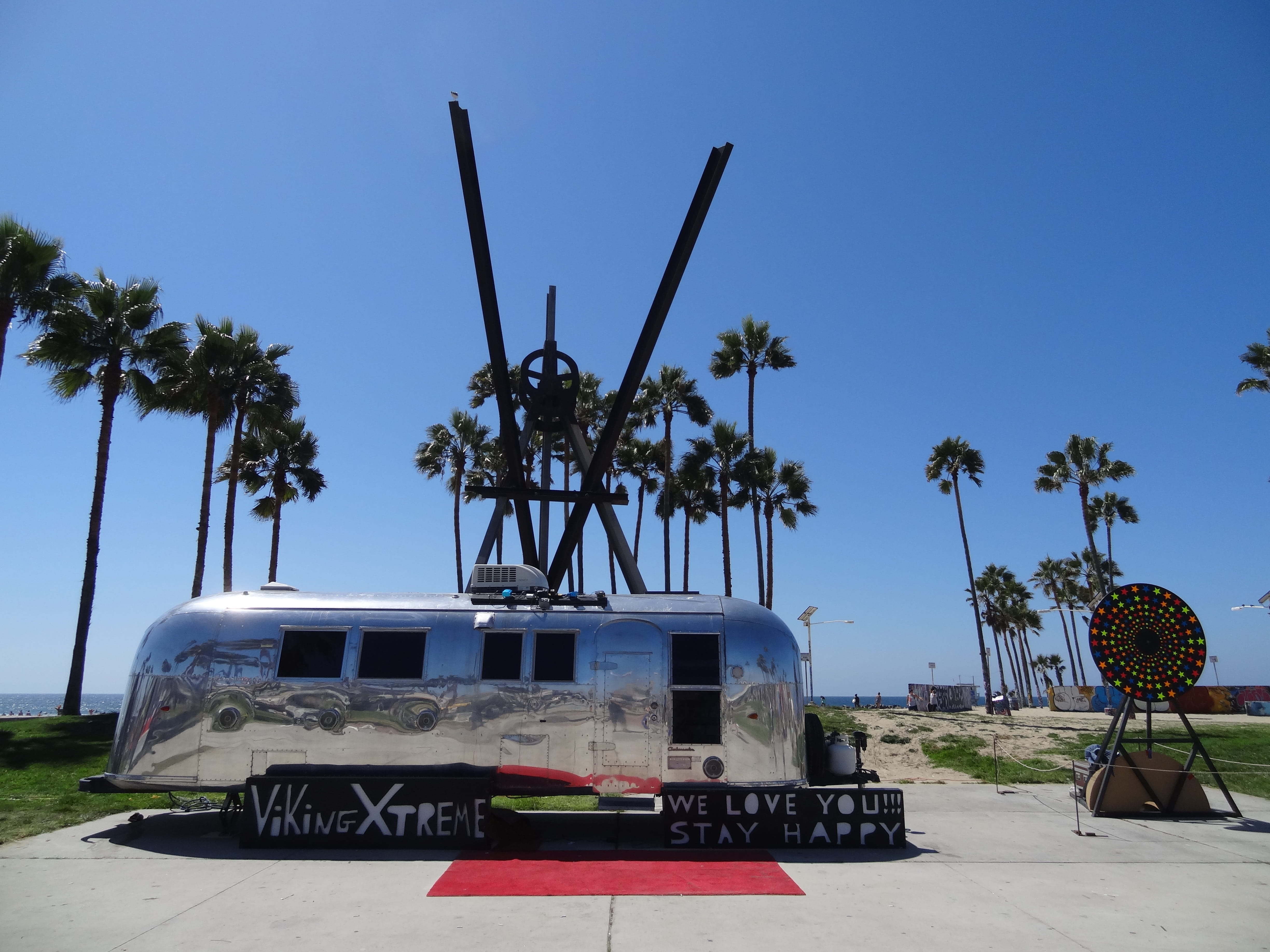 road, no people, sunlight, blue, California, summer, day, nature, venice beach, sky, public transportation, holiday, clear sky, motor vehicle, tropical climate, HD Wallpaper